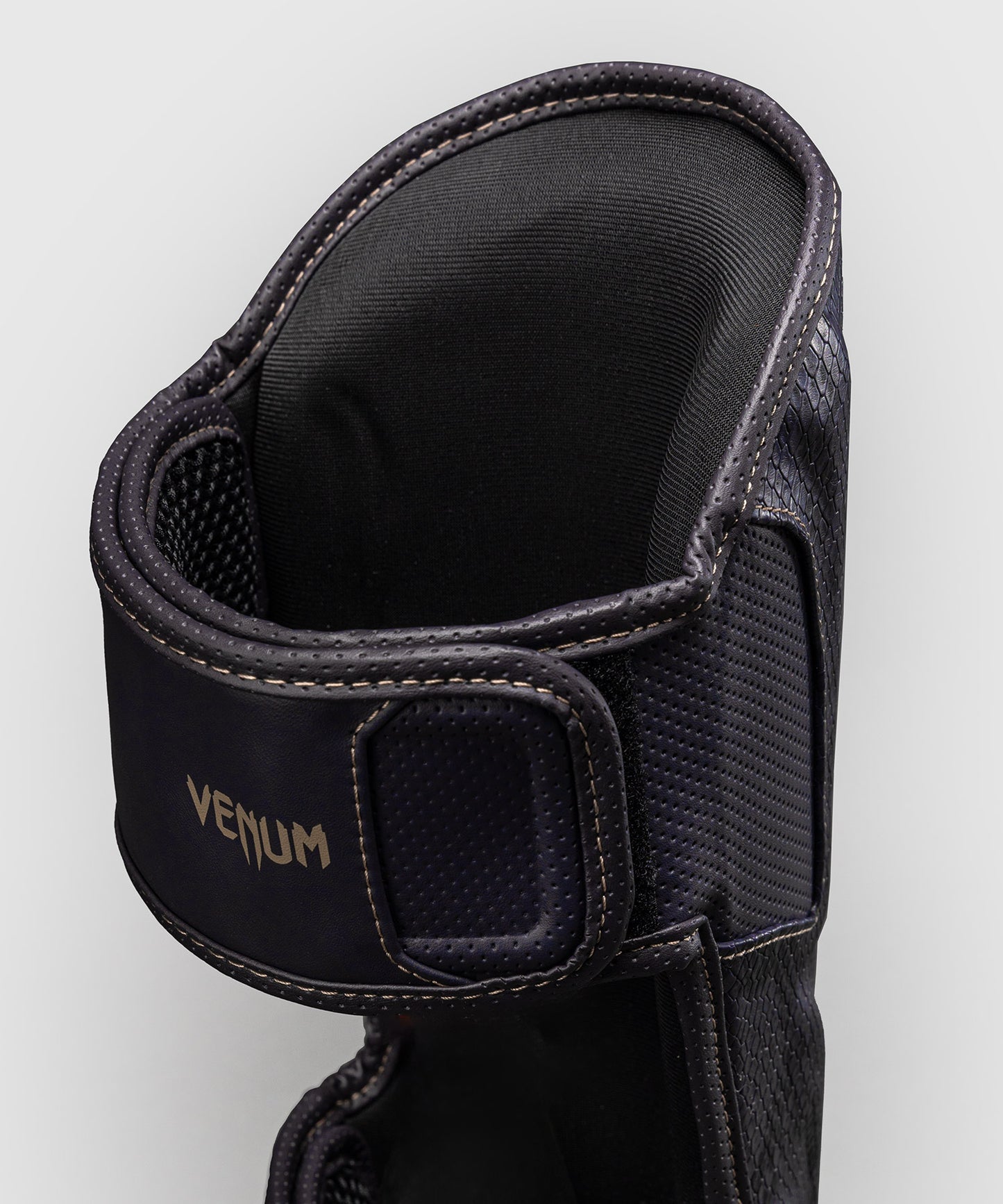 Venum Impact Evo Scales Schienbeinschoner – Dunkellila