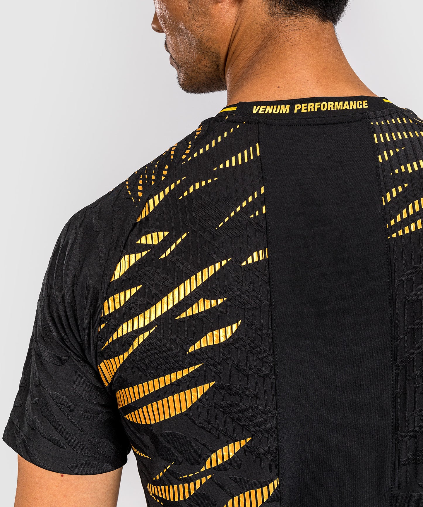 UFC Fusion by Venum Authentic Fight Night Herren Walkout Jersey - Champion