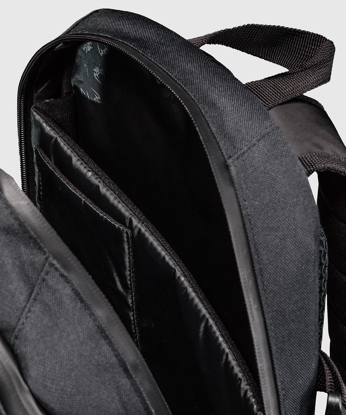 Venum Amazonia Reborn Rucksack (15-25 L) - Schwarz/Rot