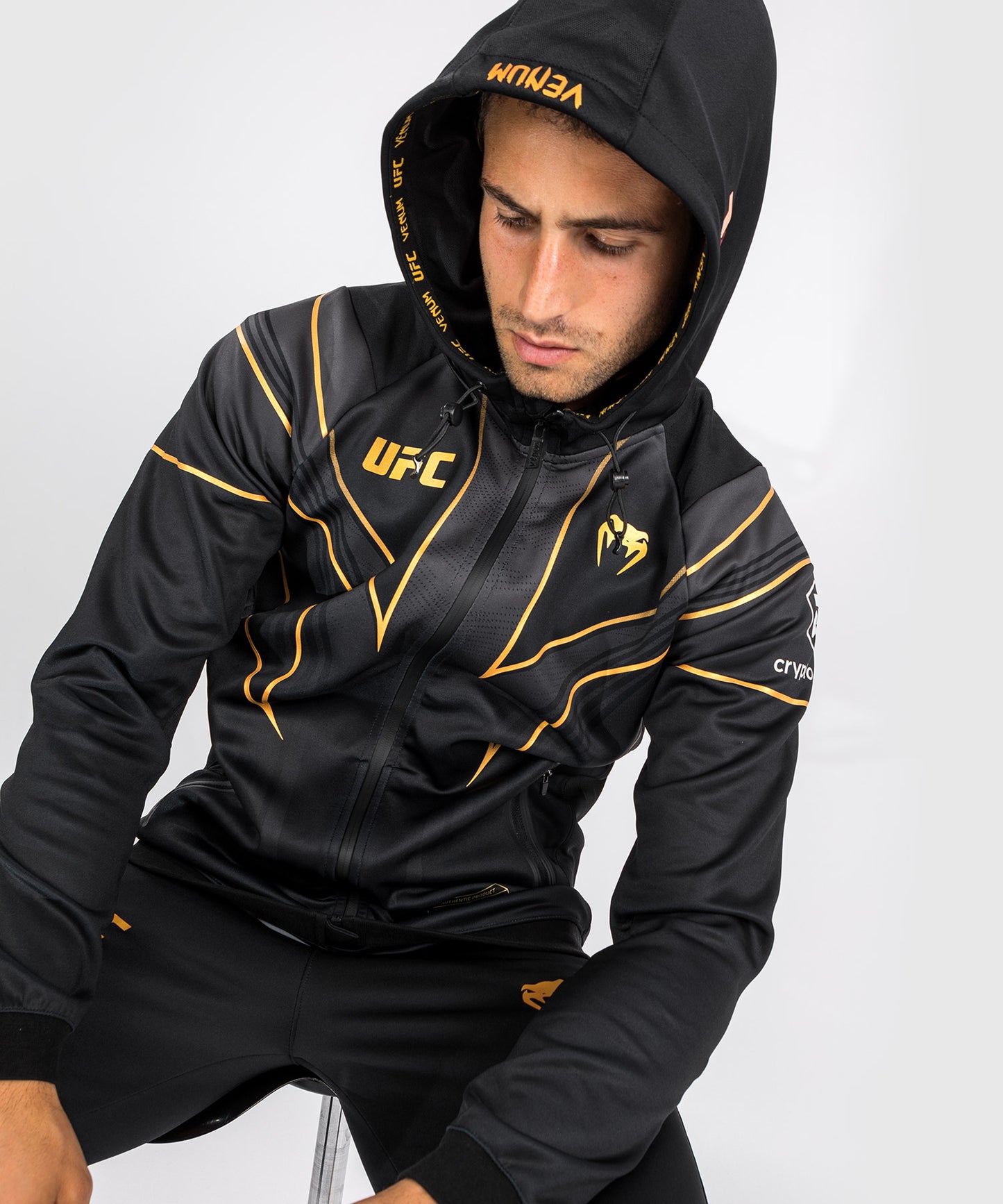 UFC Venum Authentic Fight Night 2.0 Herren Walkout Hoodie - Champion