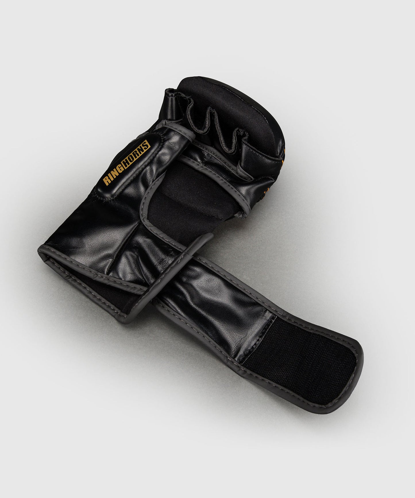 Venum Ringhorns Charger Guantoni da Sparring MMA - Nero/Oro