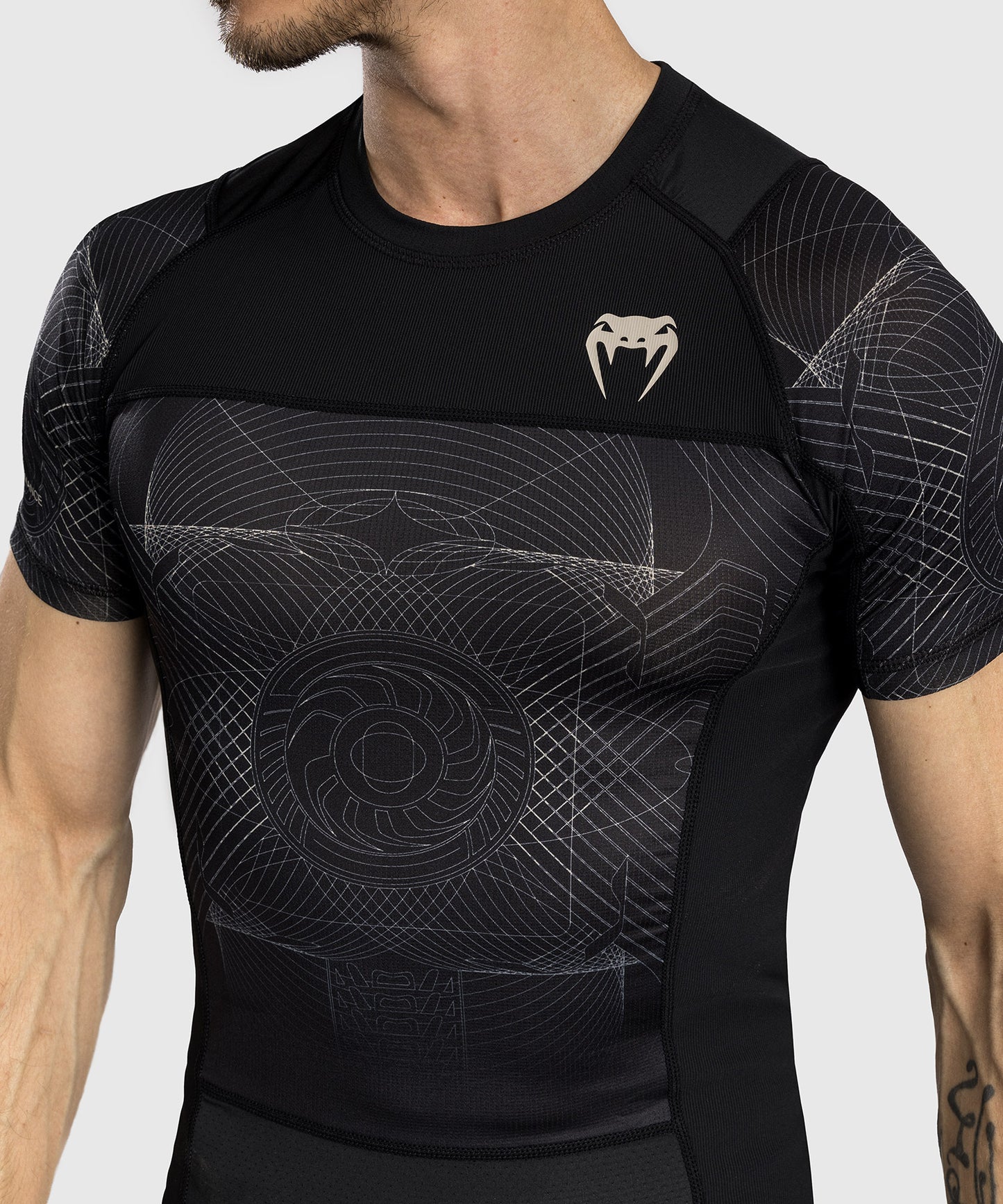 Venum G-Fit Air Rashguard a maniche Corte - Nero Profondo/Sabbia Del Deserto