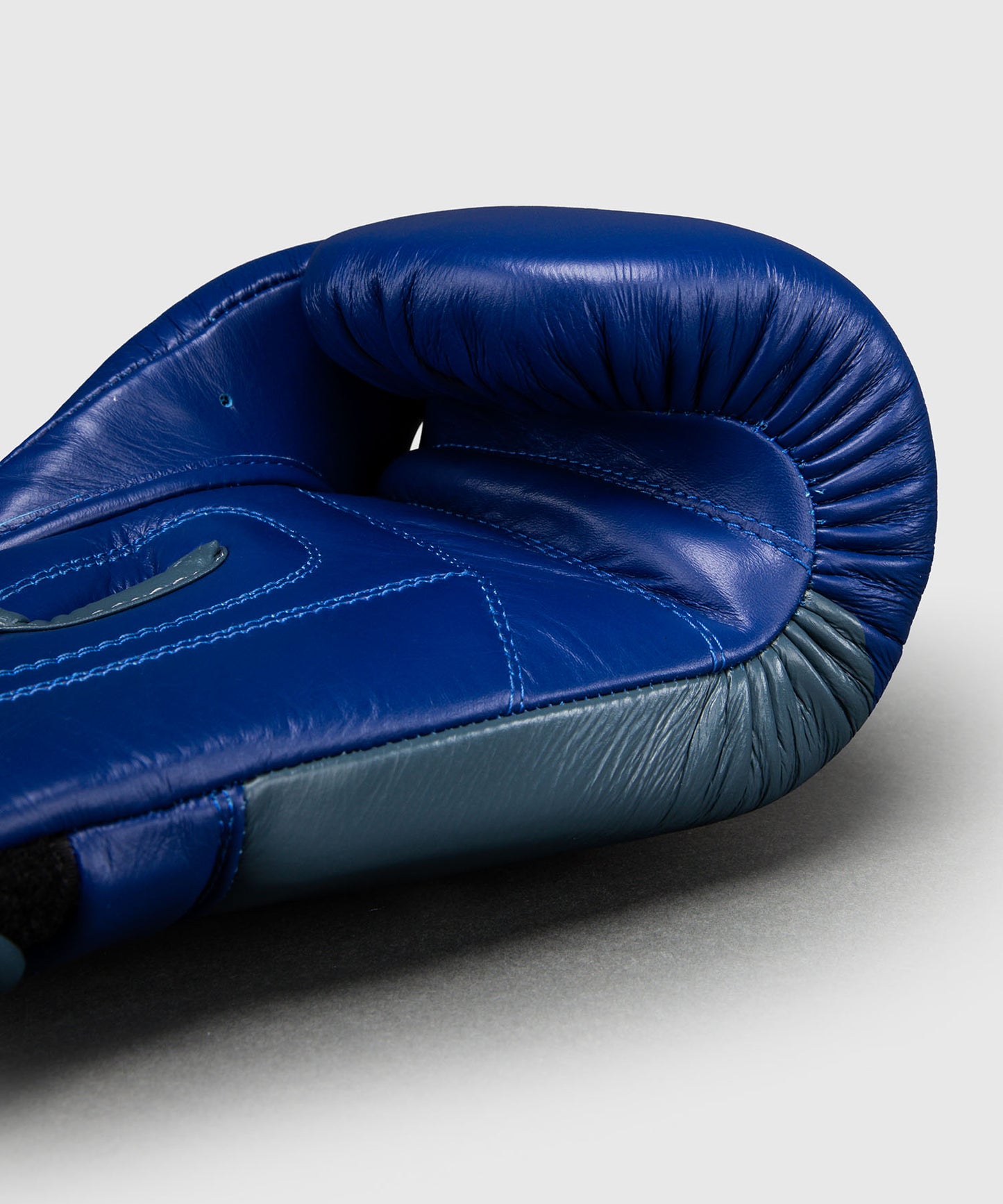 Ringhorns Charger by Venum Boxhandschuhe – Marineblau/Rot