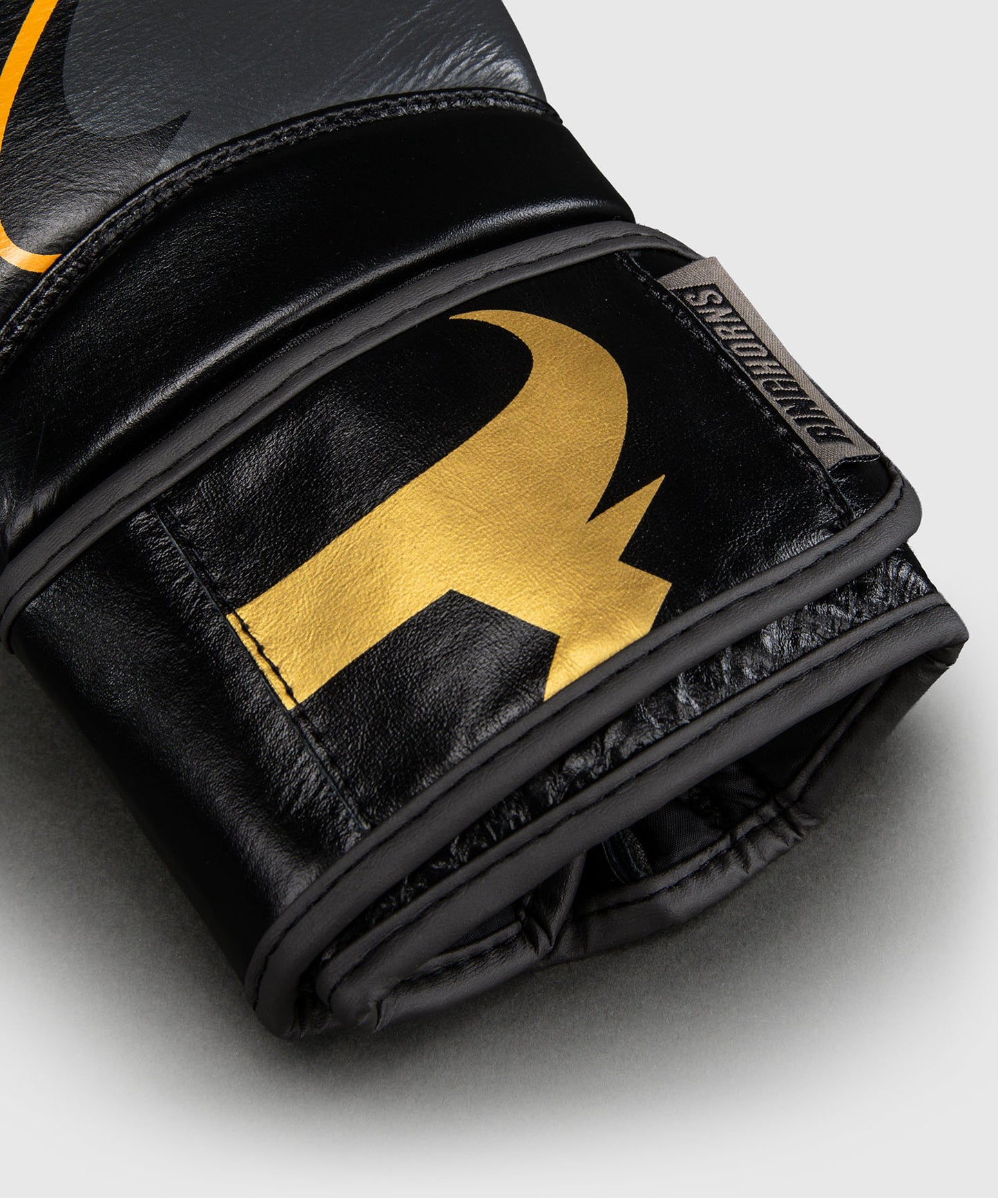 Ringhorns Charger by Venum Boxhandschuhe – Schwarz/Gold