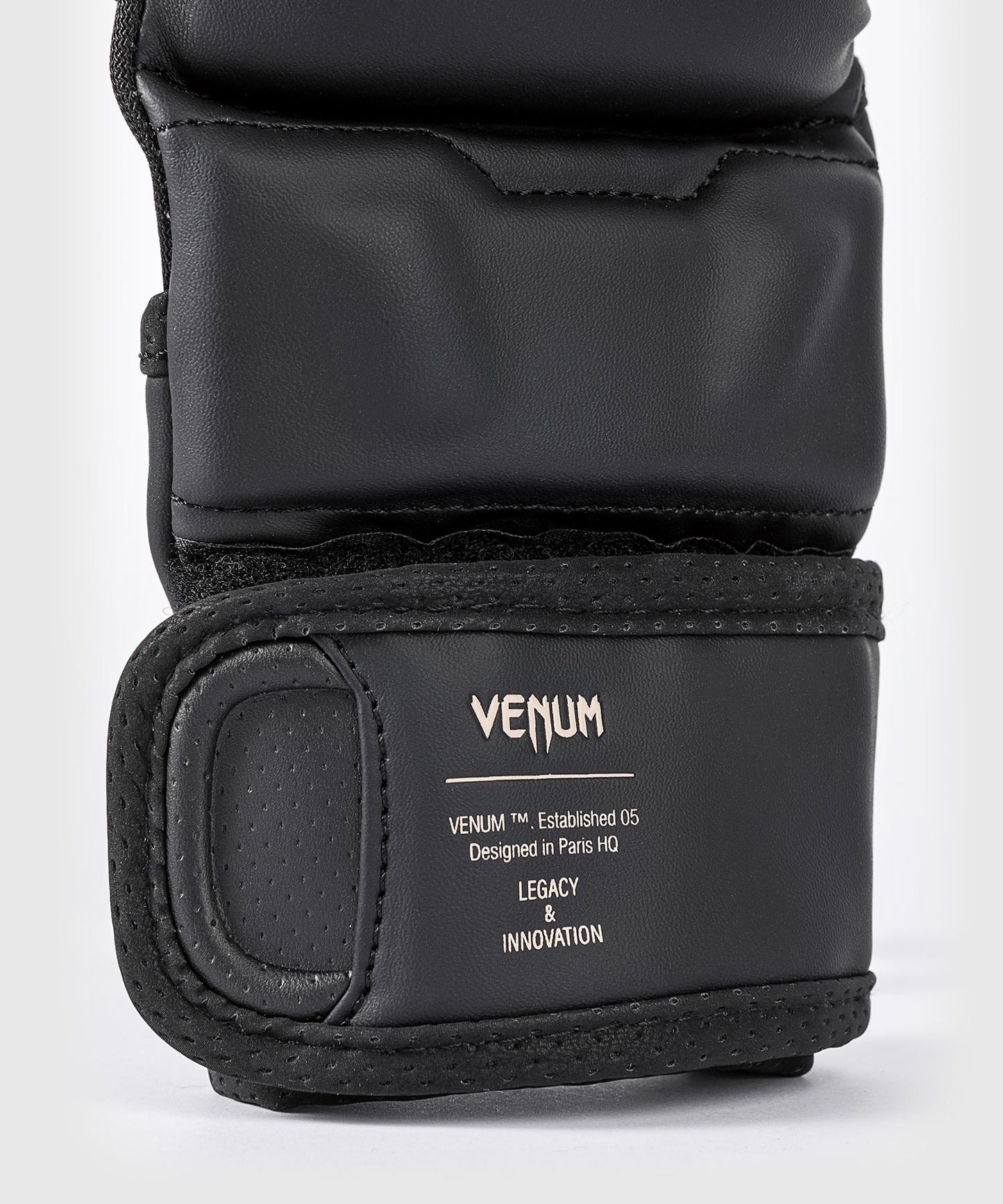 Venum x Tekken 8 Jin Kazama Guantes de Sparring MMA - Azul/Negro/Blanco