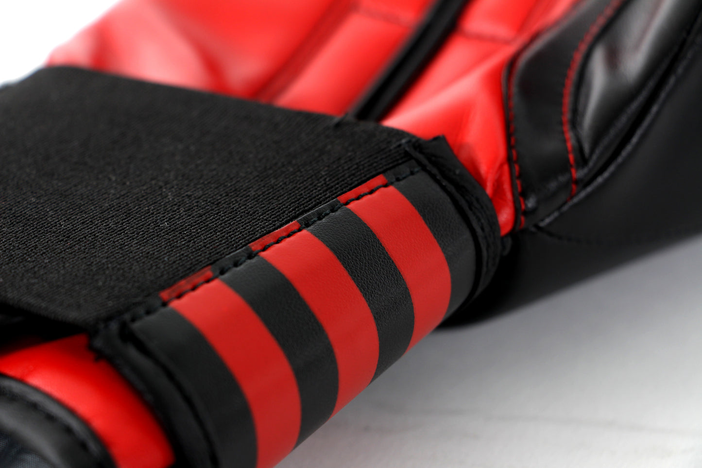 Adidas Power 100 Guantes de Boxeo - Negro/Rojo