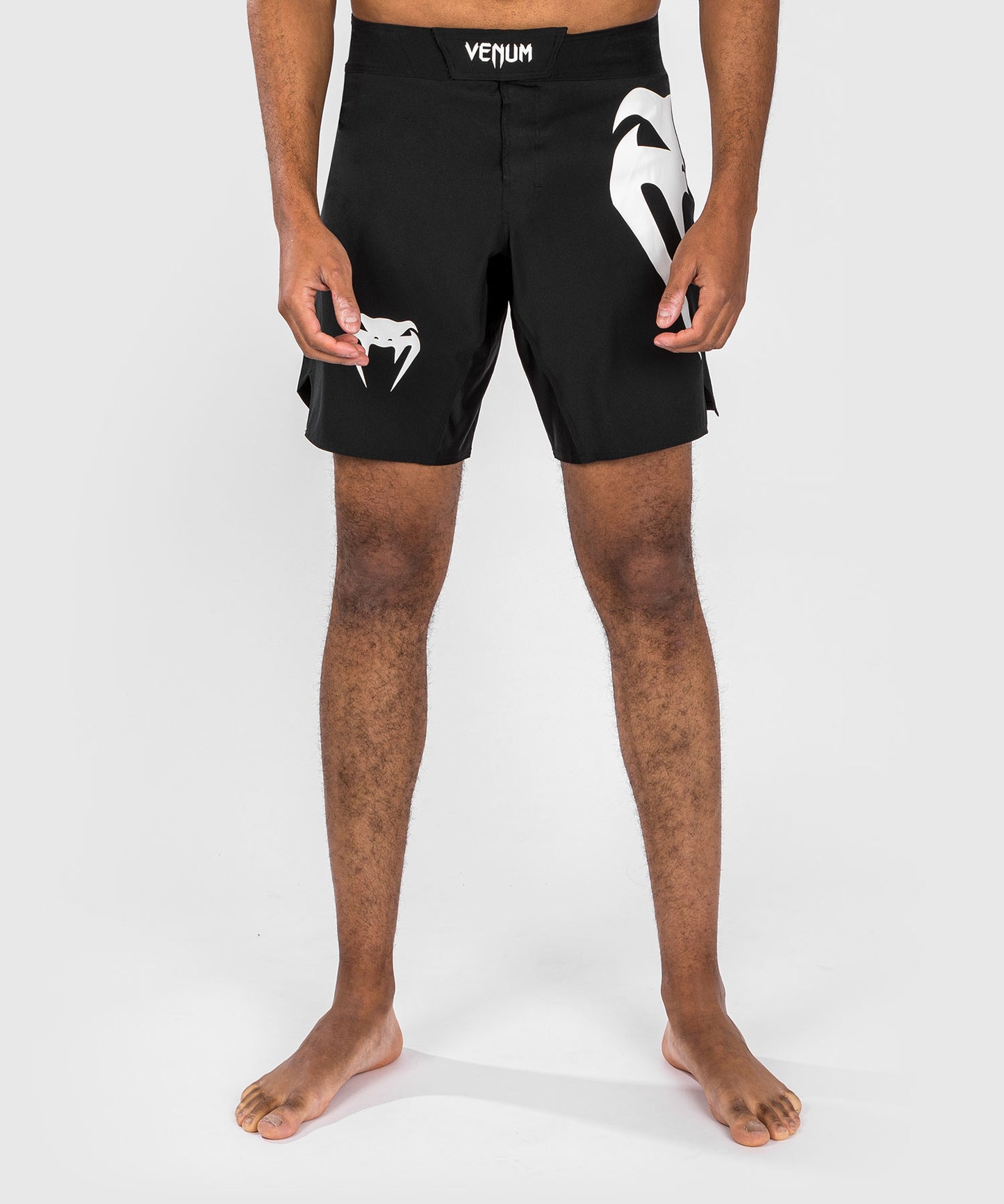 Venum Light 5.0 Fight Shorts - Schwarz/Weiß
