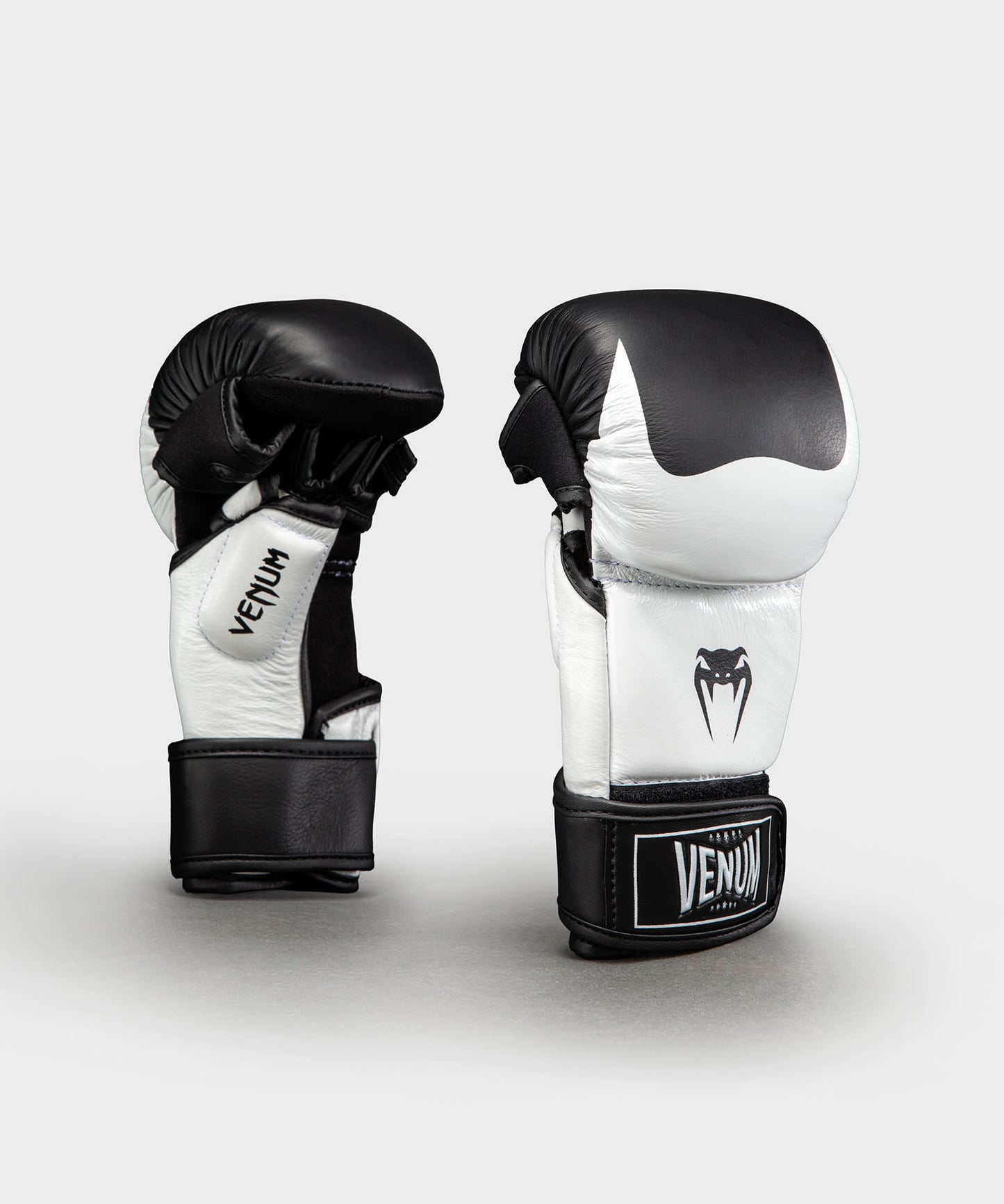 Gants de Sparring en Cuir Venum Attack 2.0 – Noir/Blanc