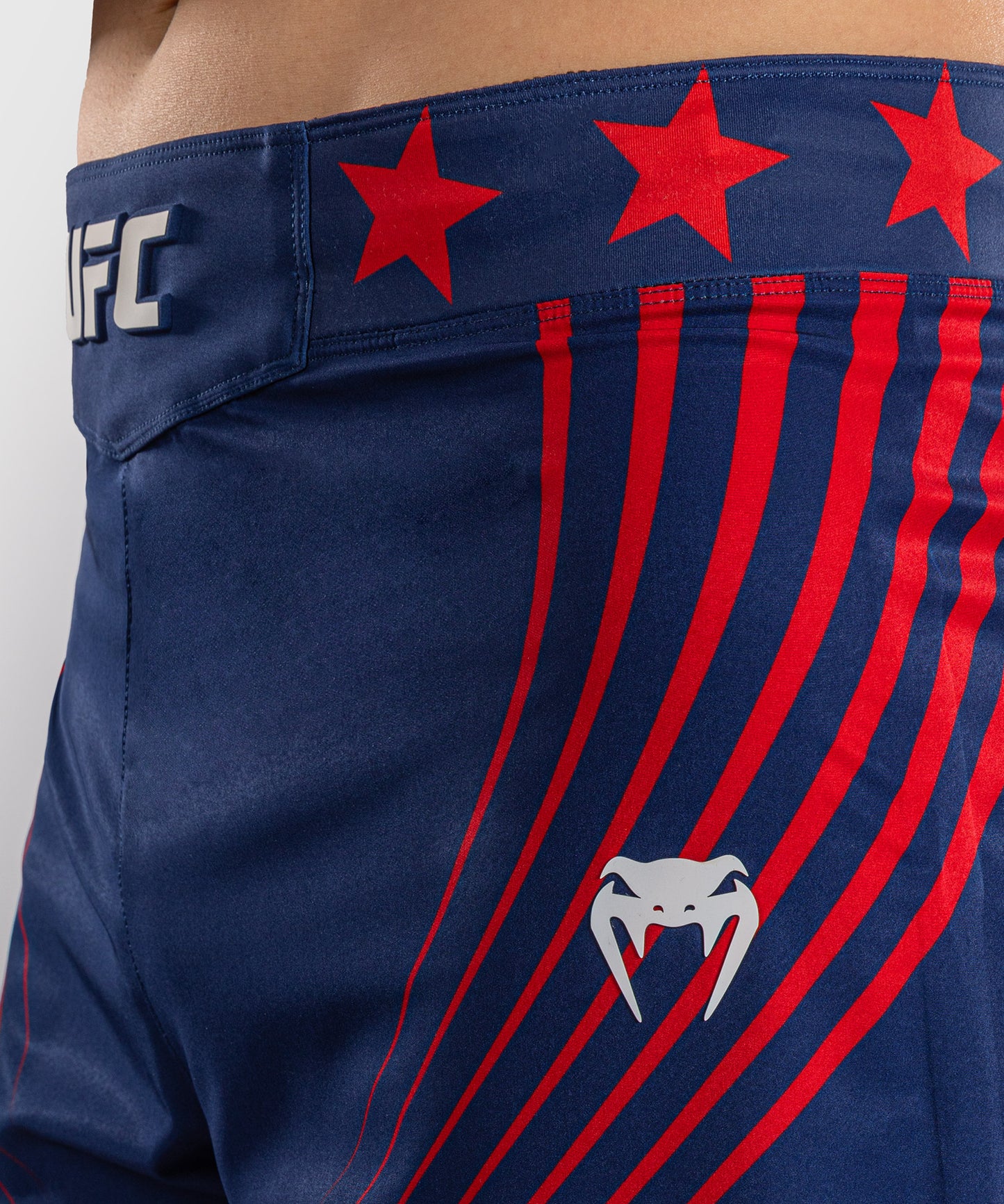 Official UFC Freedom 250 by Venum Authentic Fight Night Fight Shorts im Long Fit für Herren - Blau