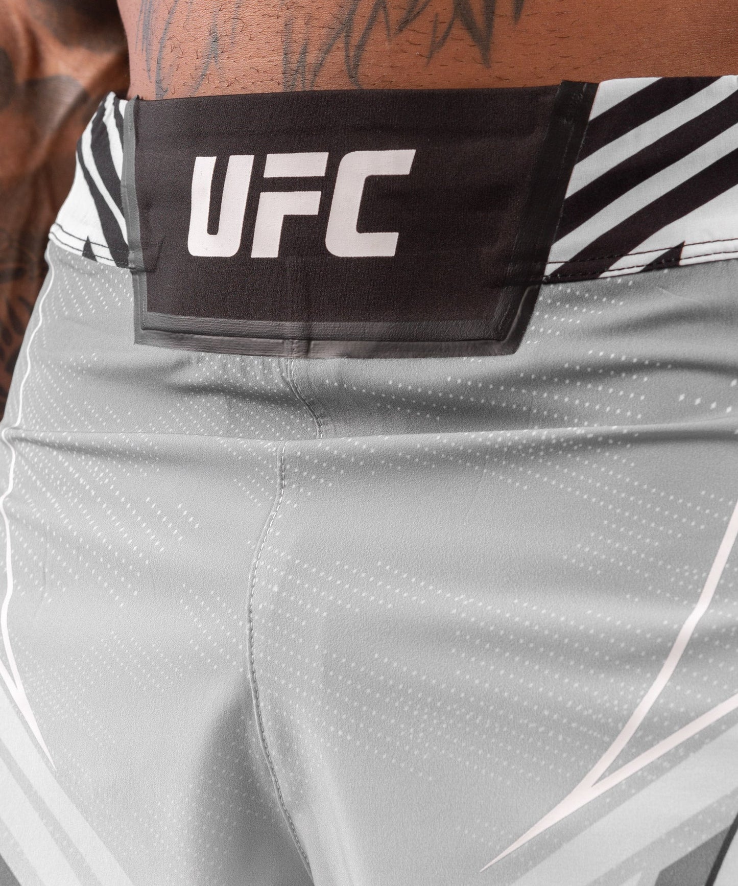 Venum Authentic Fight Night Gladiator UFC Männer Fightshorts - Weiß