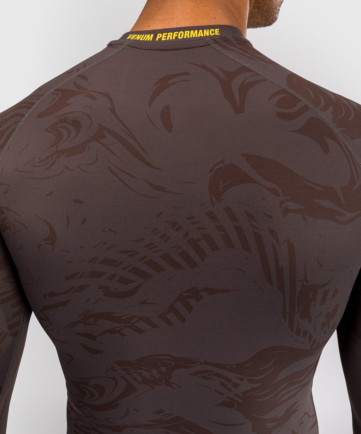 UFC Fusion by Venum Fight Week Herren Performance Langarm Rashguard - Erdiges Braun
