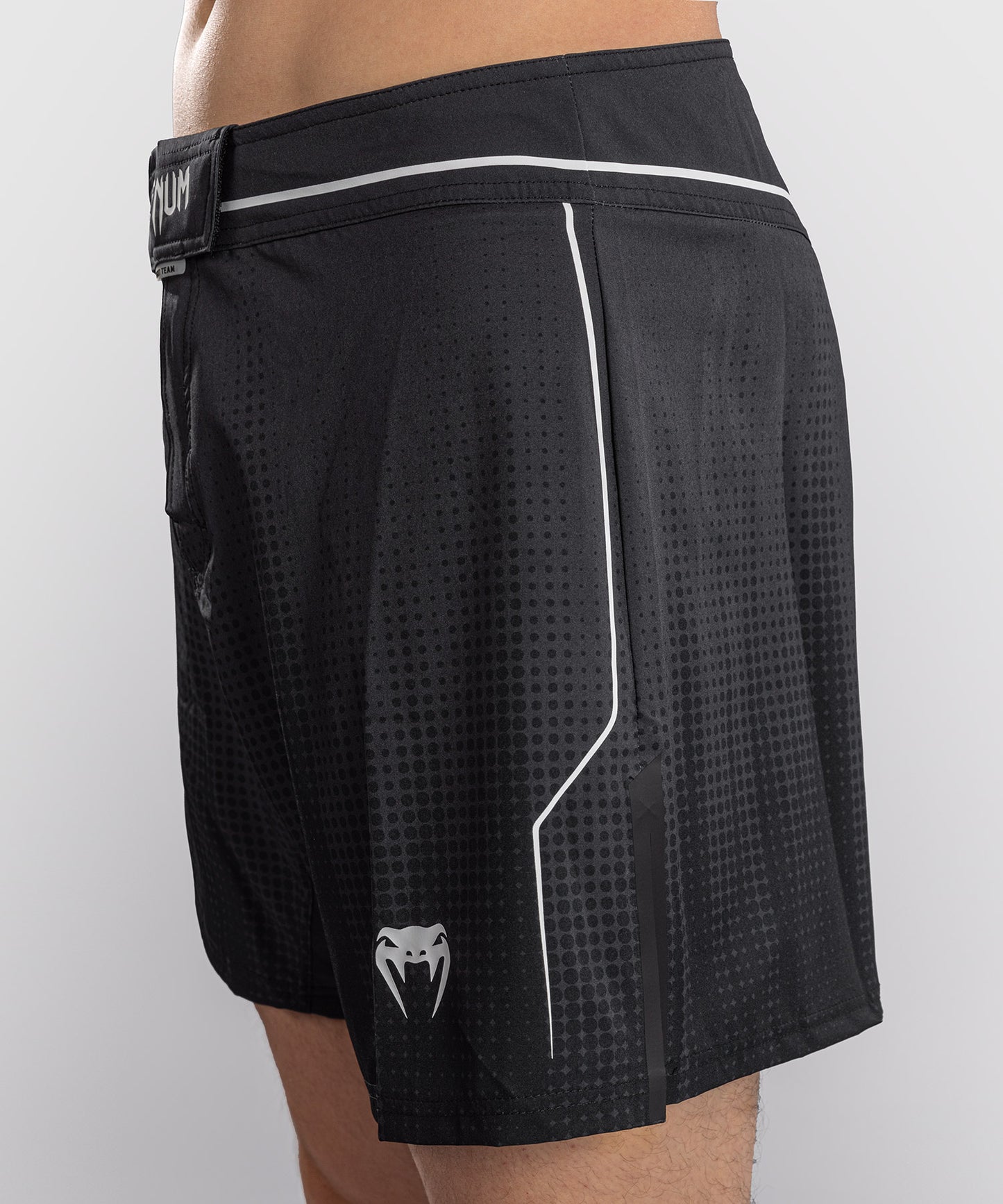 Venum Stealth Pantaloncini da Combattimento – Nero/Bianco