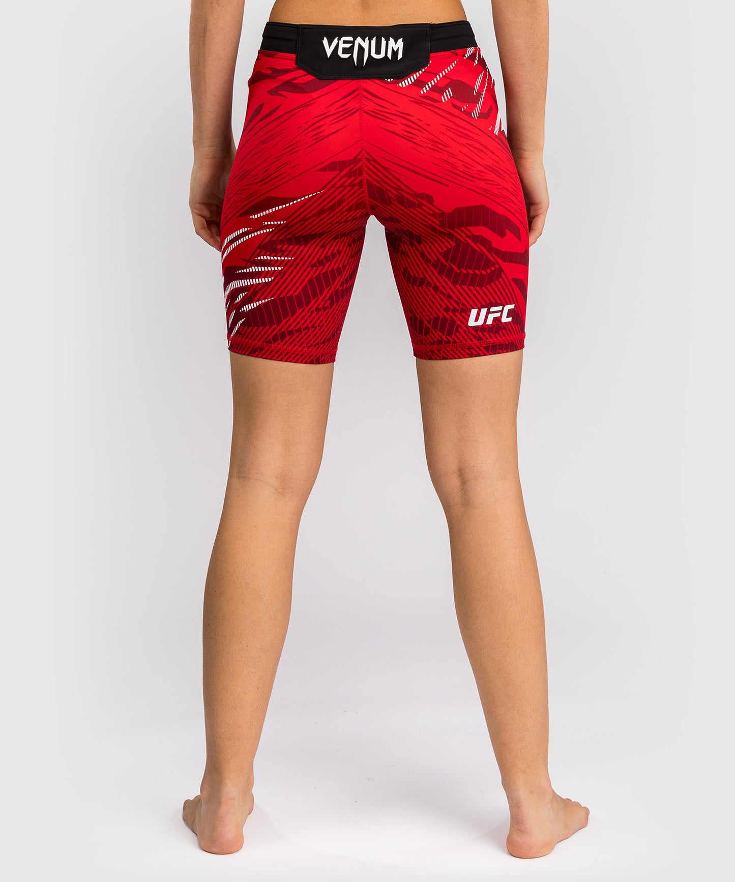 UFC Fusion by Venum Authentic Fight Night Vale Tudo Shorts para Mujer - Ajuste Largo - Rojo