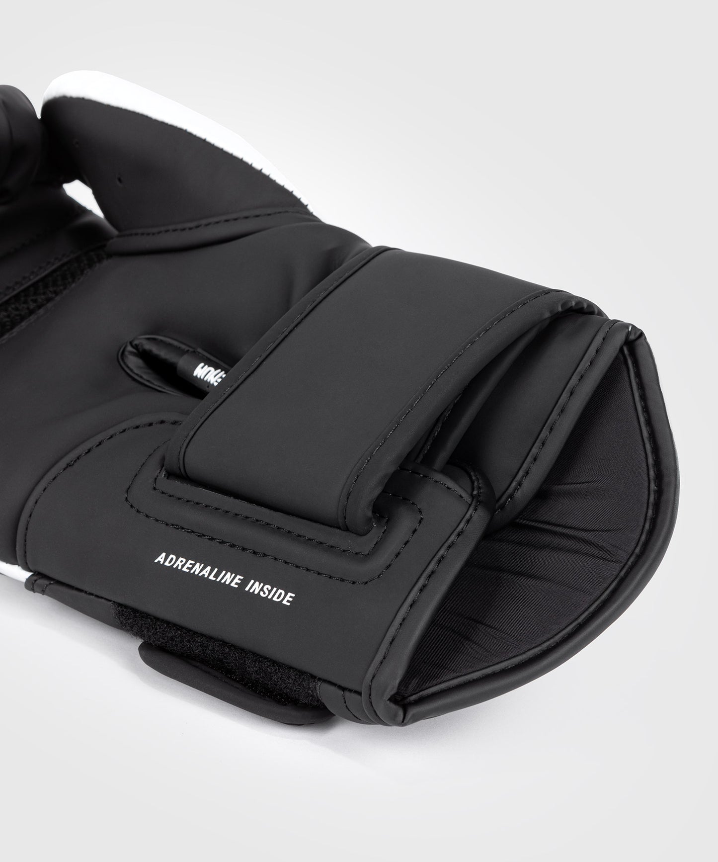 Venum Challenger 4.0 Boxhandschuhe - Schwarz/Weiß