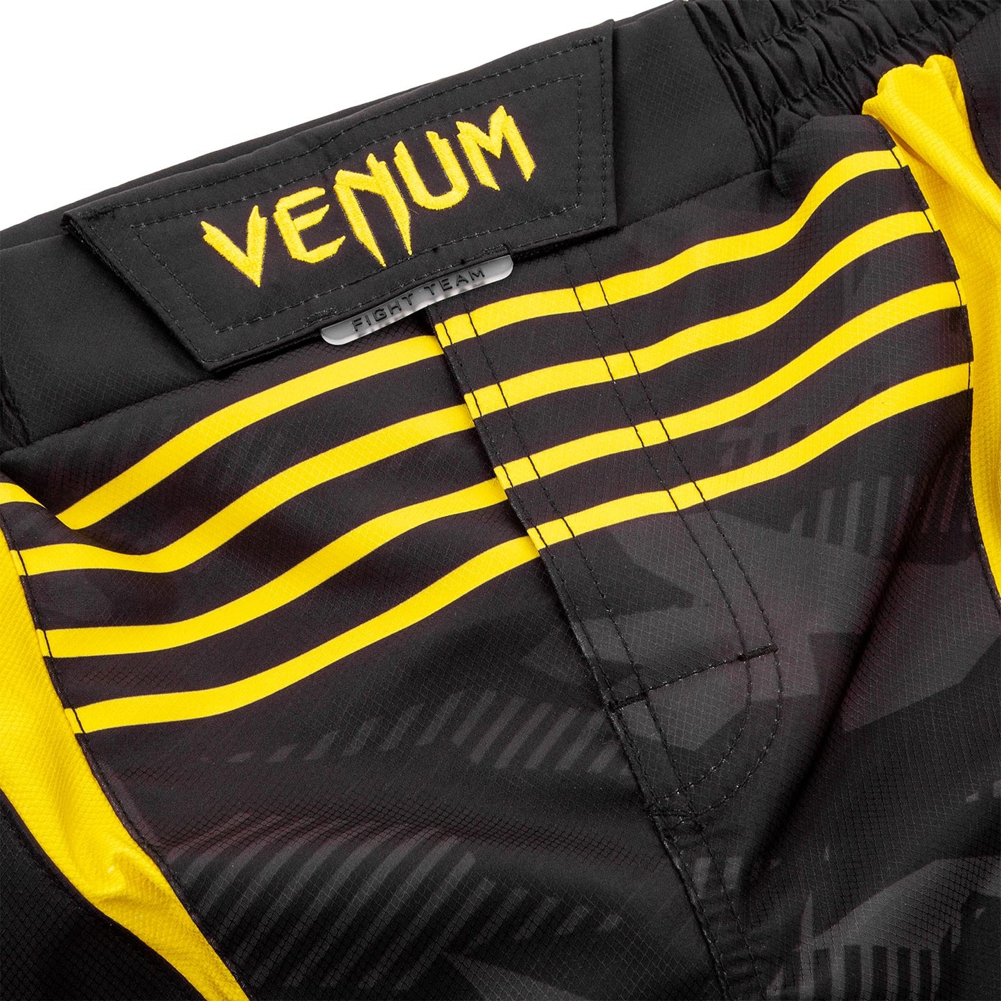 Venum Okinawa 2.0 Fightshorts - Black/Yellow