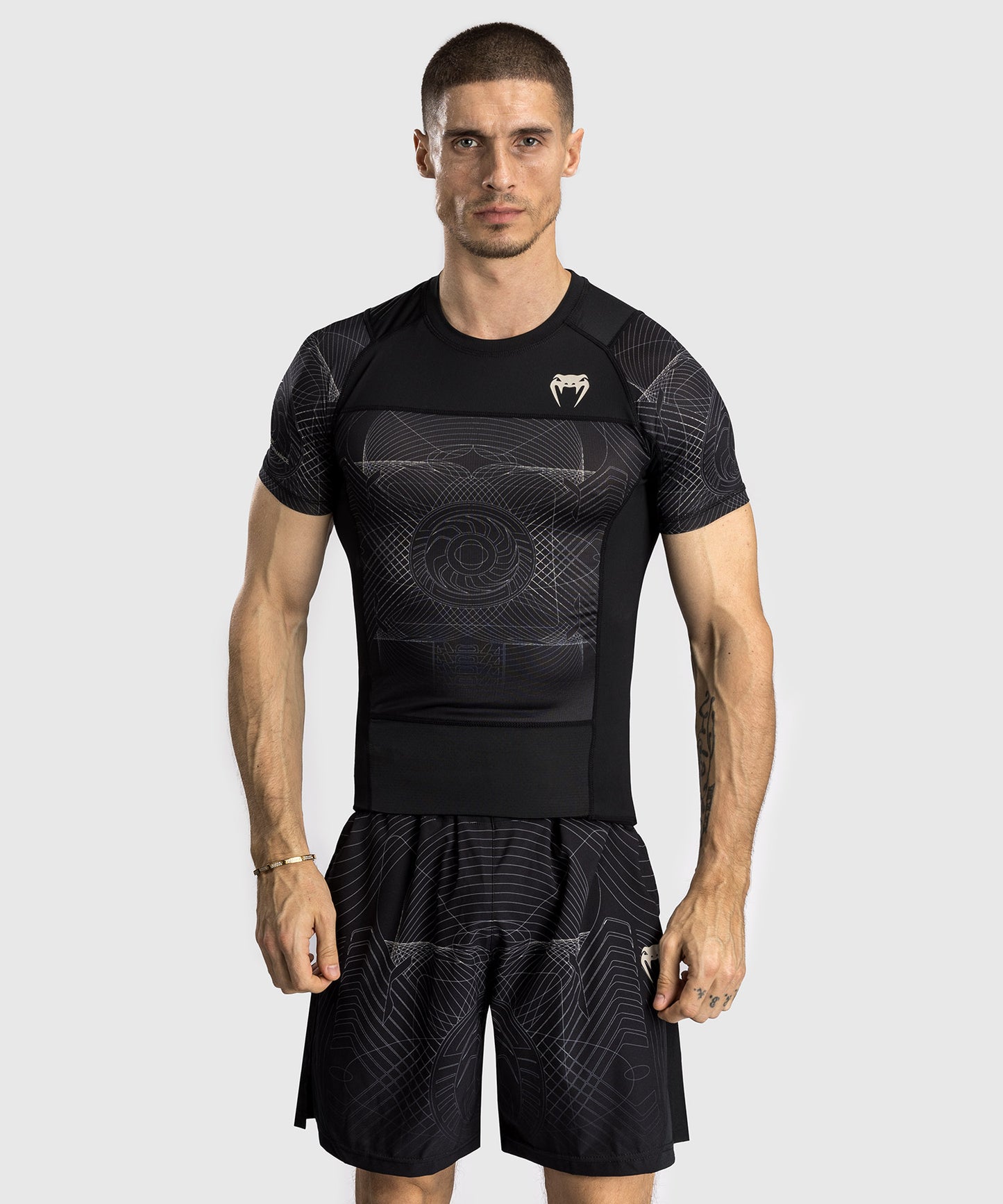 Venum G-Fit Air Rashguard a maniche Corte - Nero Profondo/Sabbia Del Deserto