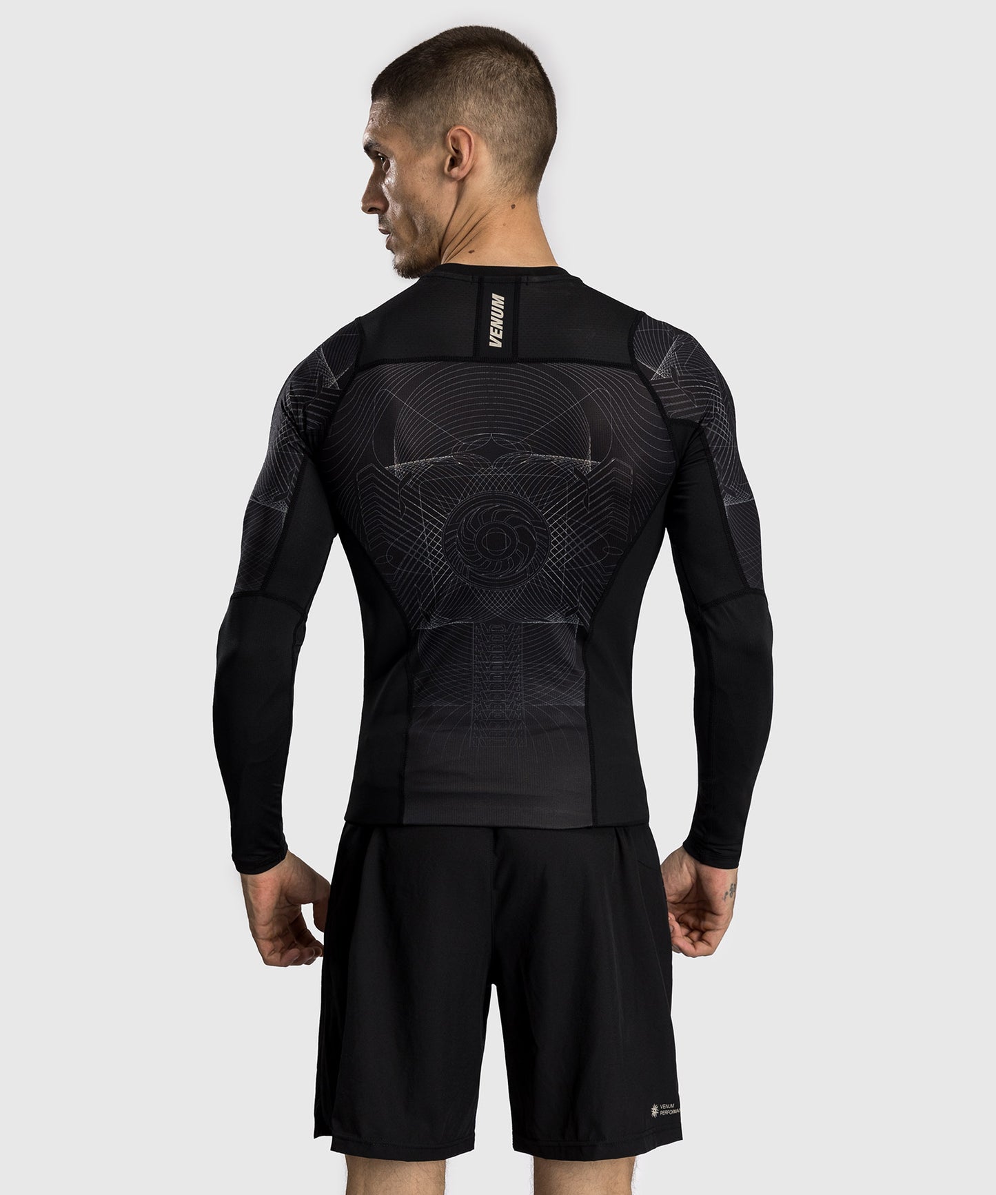 Venum G-Fit Air Herren Langarm Rashguard - Tiefschwarz/Wüstensand