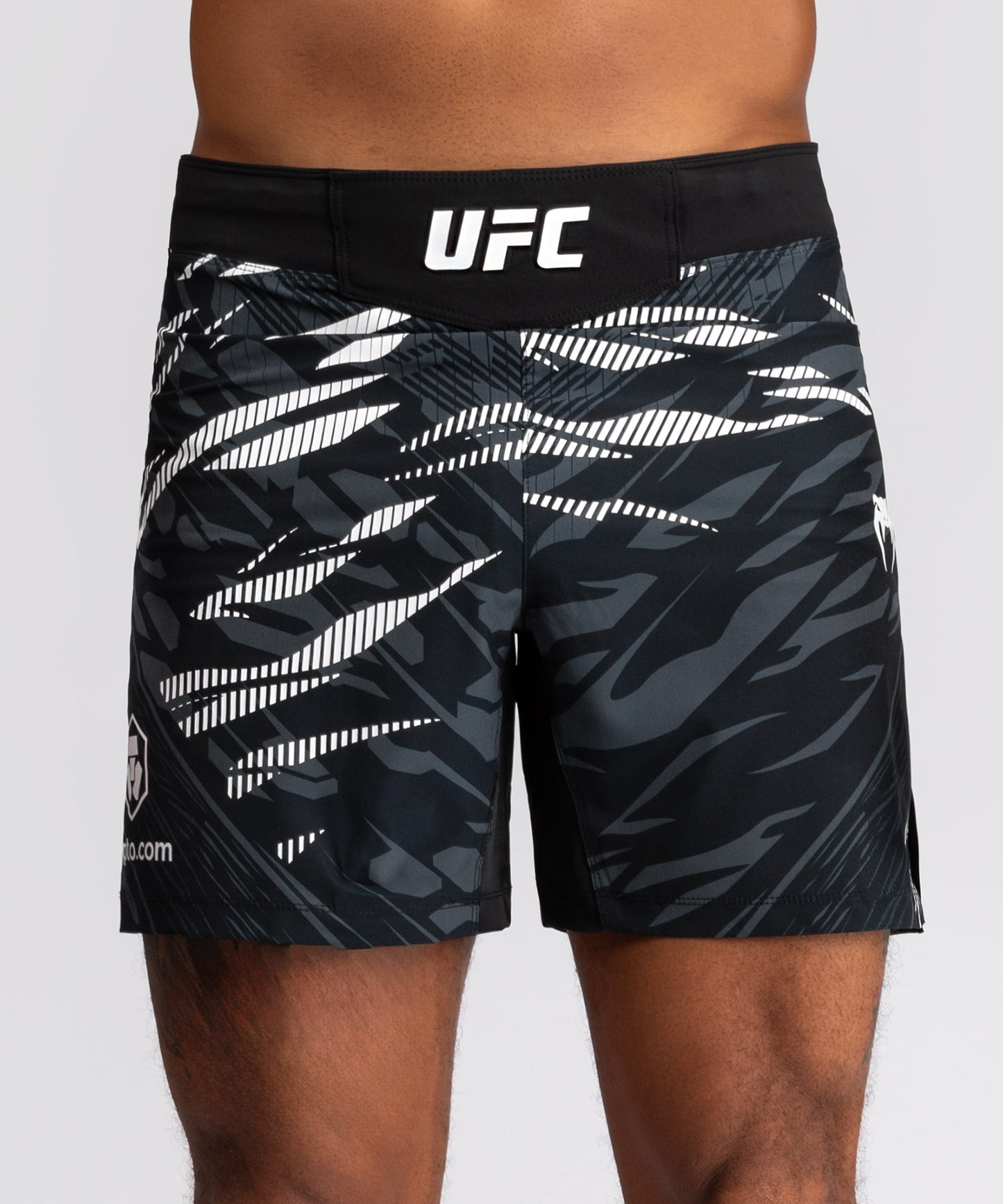 UFC Fusion by Venum Authentic Fight Night Herren Fight Short - Short Fit - Schwarz