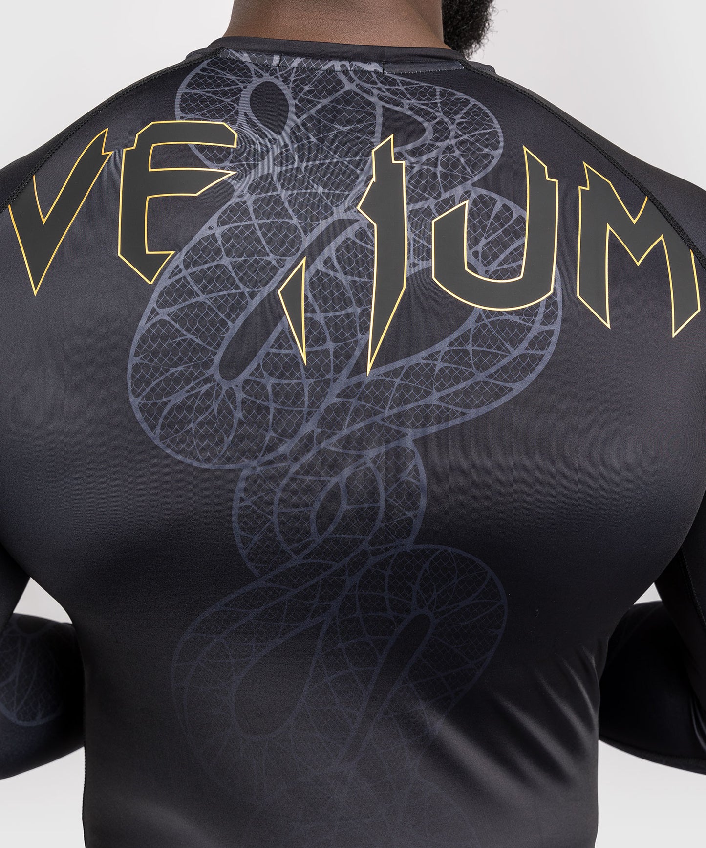 Venum Serpenti Langarm Rashguard – Schwarz/Silber/Gold