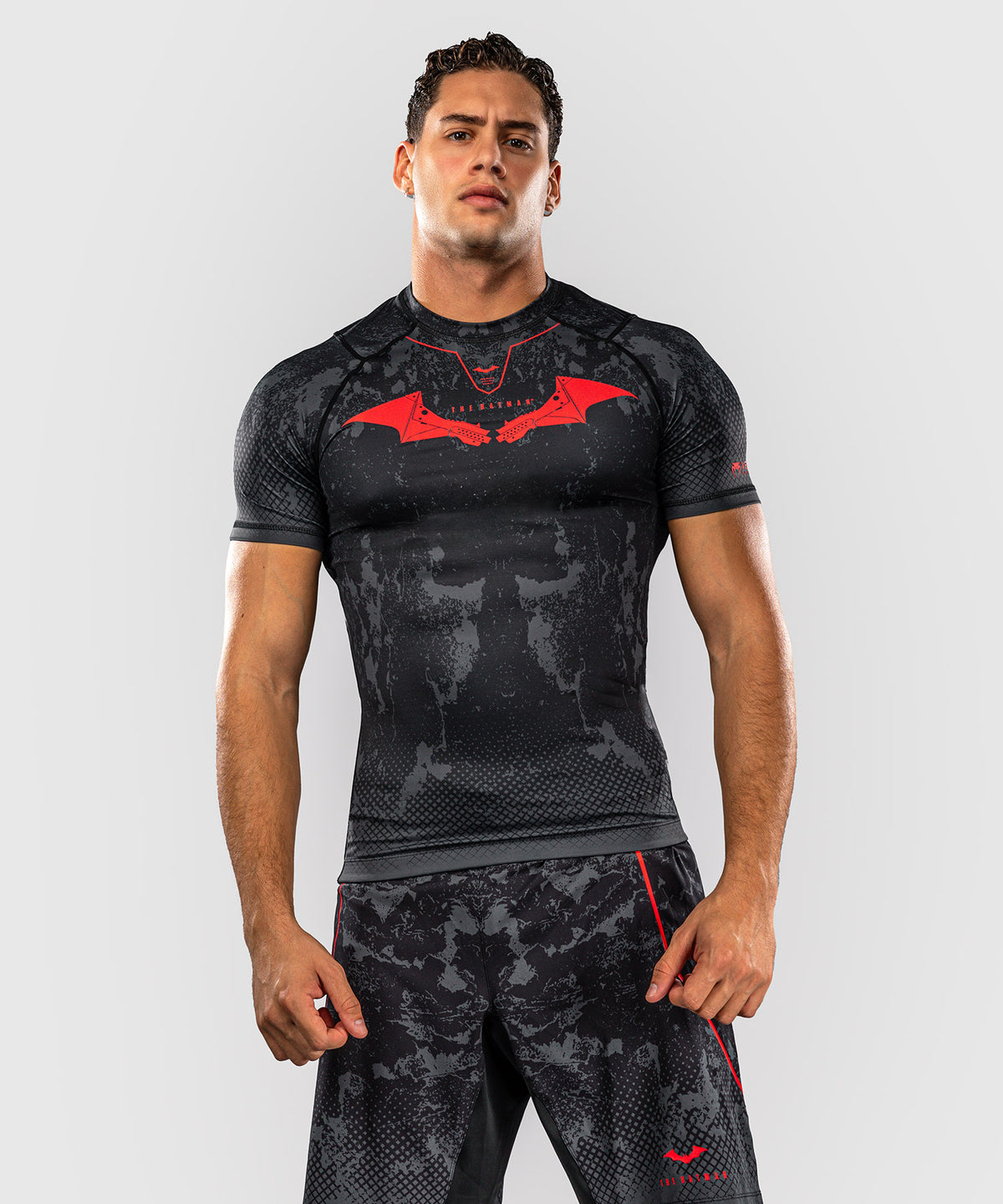 Venum x Batman Rashguard de manga corta - Negro/Gris/Rojo