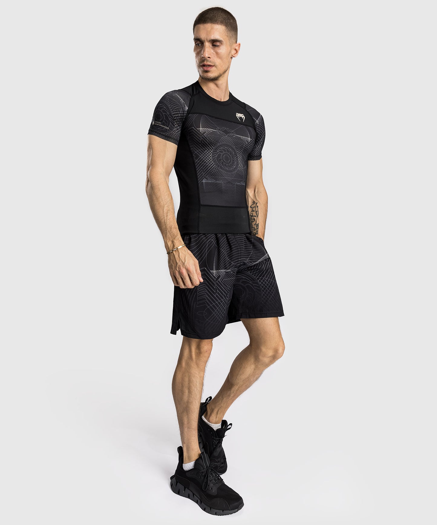Venum G-Fit Air Rashguard a maniche Corte - Nero Profondo/Sabbia Del Deserto