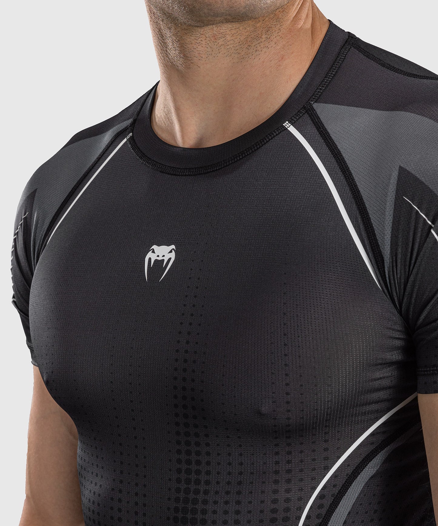 Venum Stealth Rashguard a Maniche Corte – Nero/Bianco