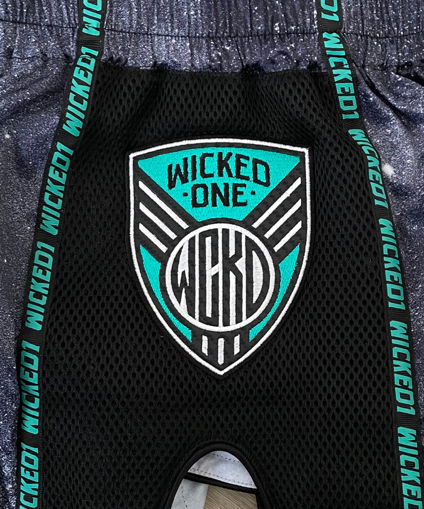 Wicked One Invaders Muay Thai Shorts - Schwarz