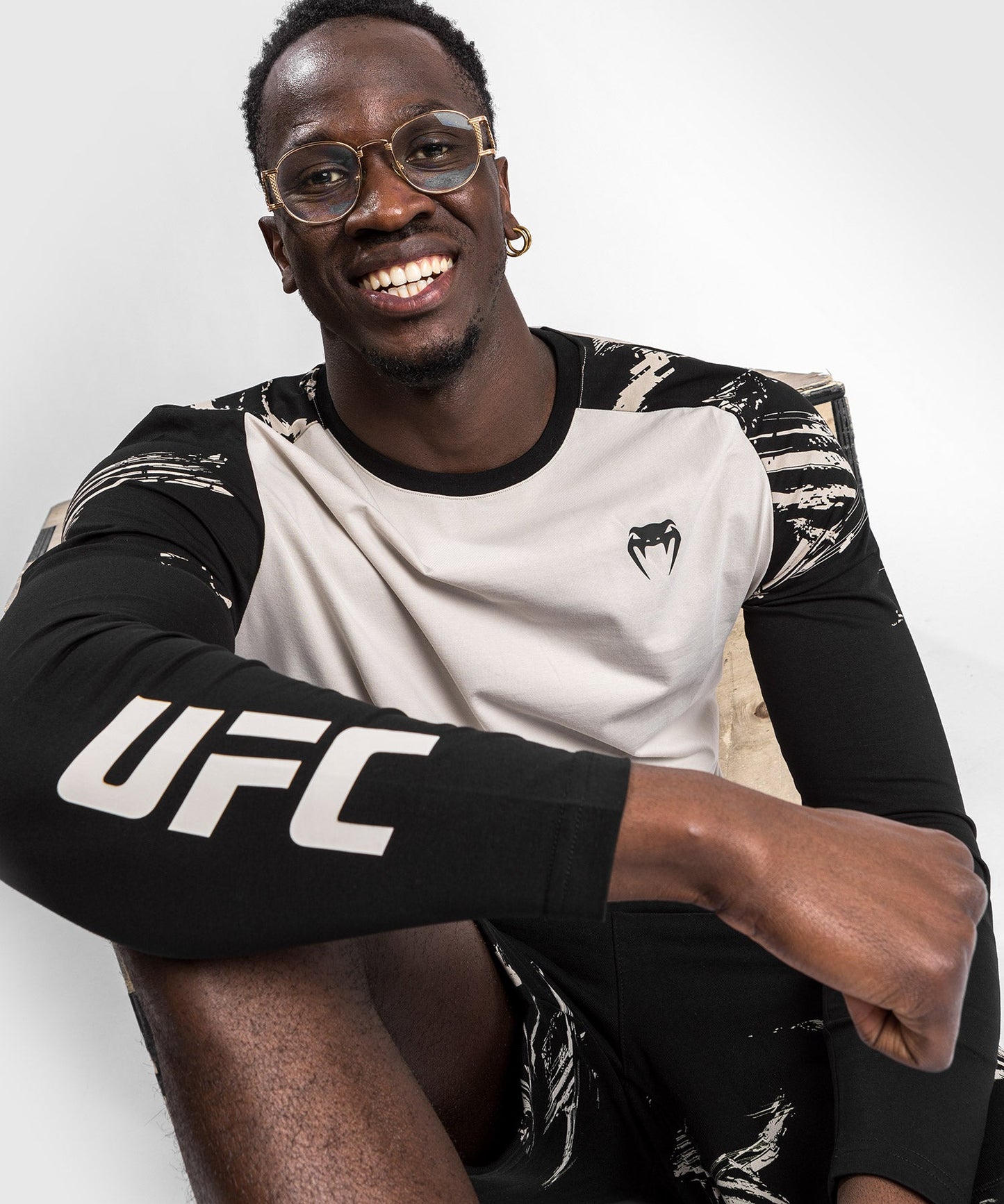 Venum Authentic Fight Week 2.0 UFC T-Shirt - Langarm - Sand