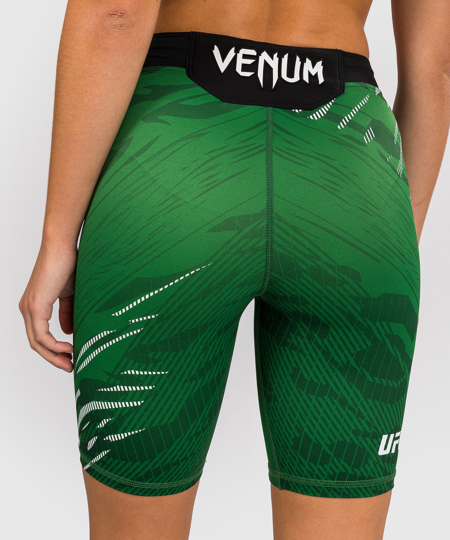 UFC Fusion by Venum Authentic Fight Night Vale Tudo Shorts per Donna - Fit Largo - Verde