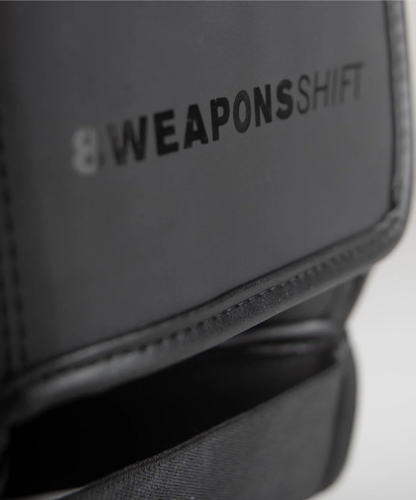 8 Weapons Shift Schienbeinschoner - Schwarz/Schwarz