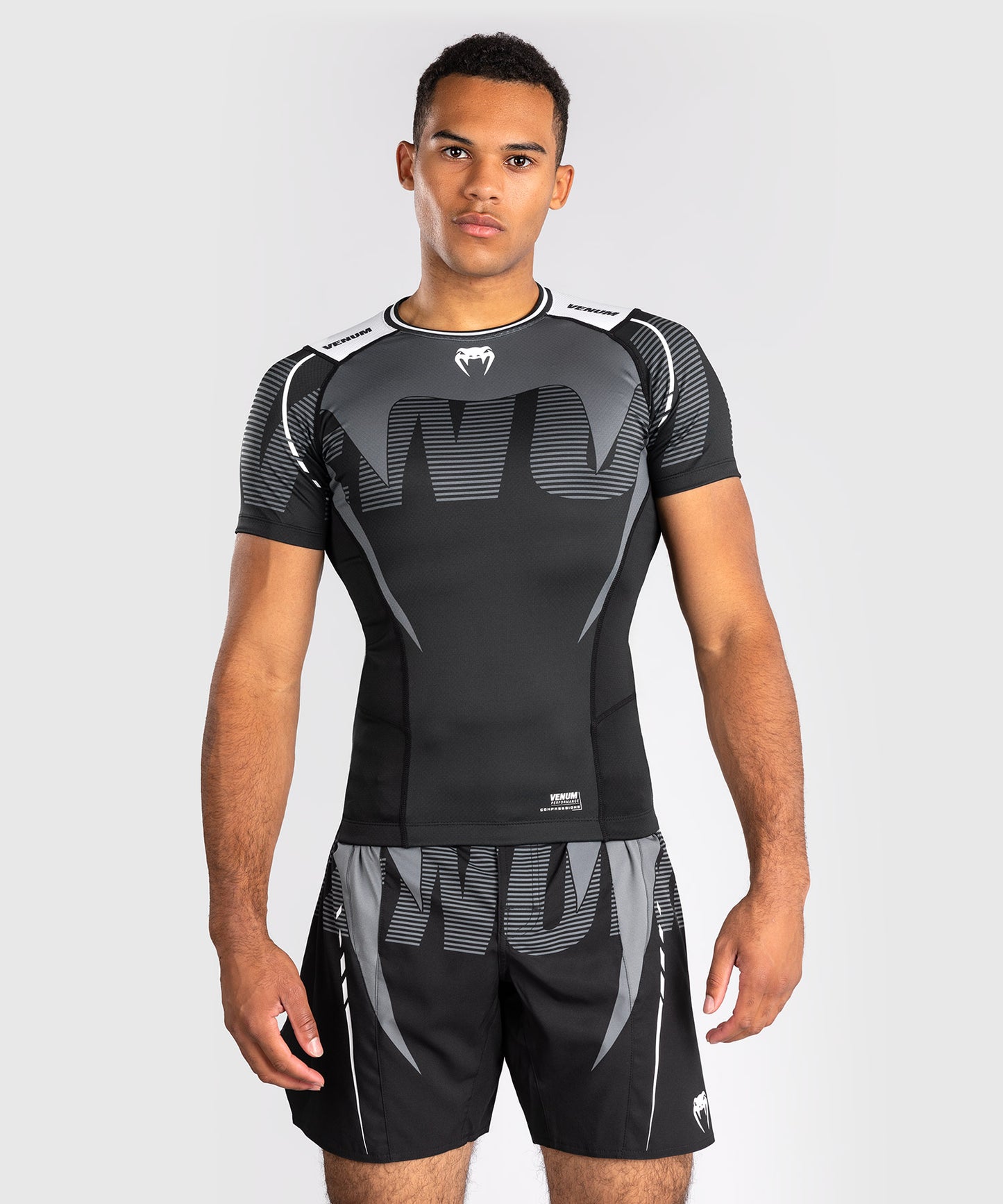 Rashguard Manches Courtes Venum Adrenaline – Noir/Gris Argenté