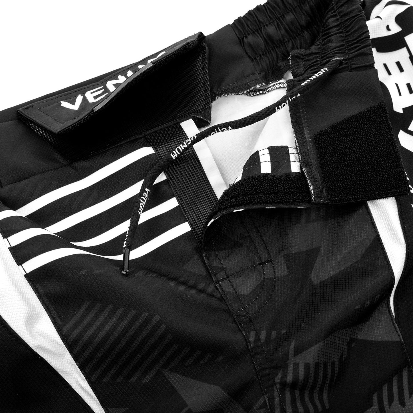 Fightshort court Venum Okinawa 2.0 - Noir/Blanc
