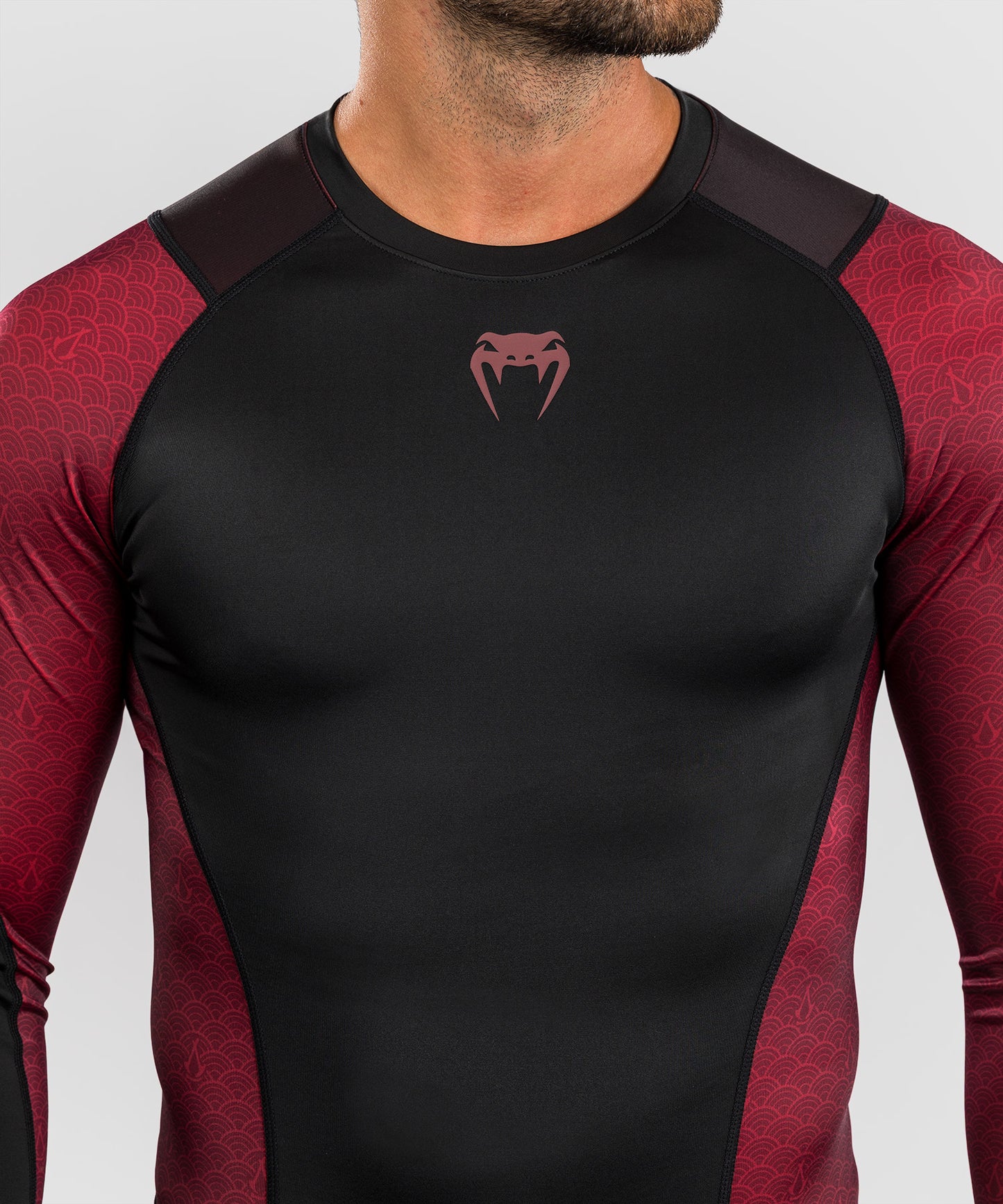Venum x Assassin’s Creed Shadows Herren Langarm Rashguard - Burgunder/Schwarz