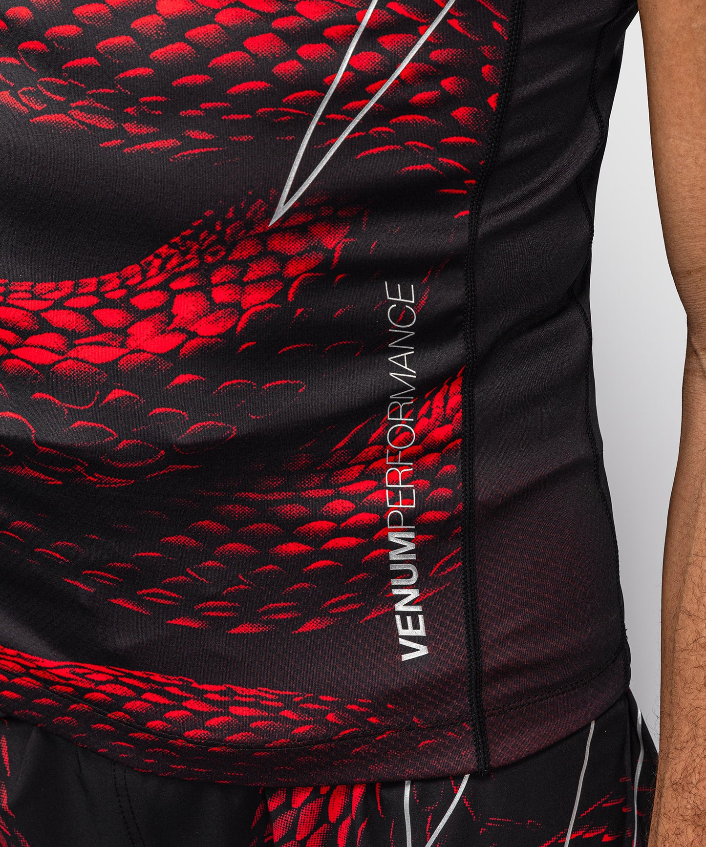 Venum Matupa Kurzarm Rashguard - Schwarz/Rot/Silber