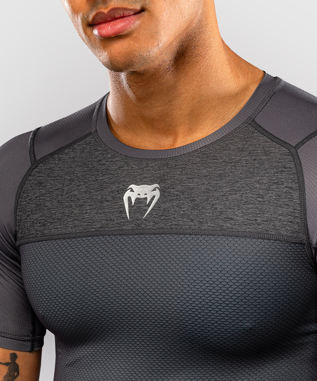Venum G-Fit Scale Rashguard de manga corta - Gris