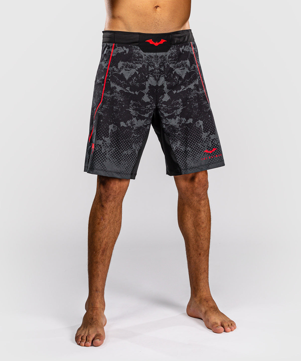 Venum x Batman Fightshorts - Negro/Gris/Rojo