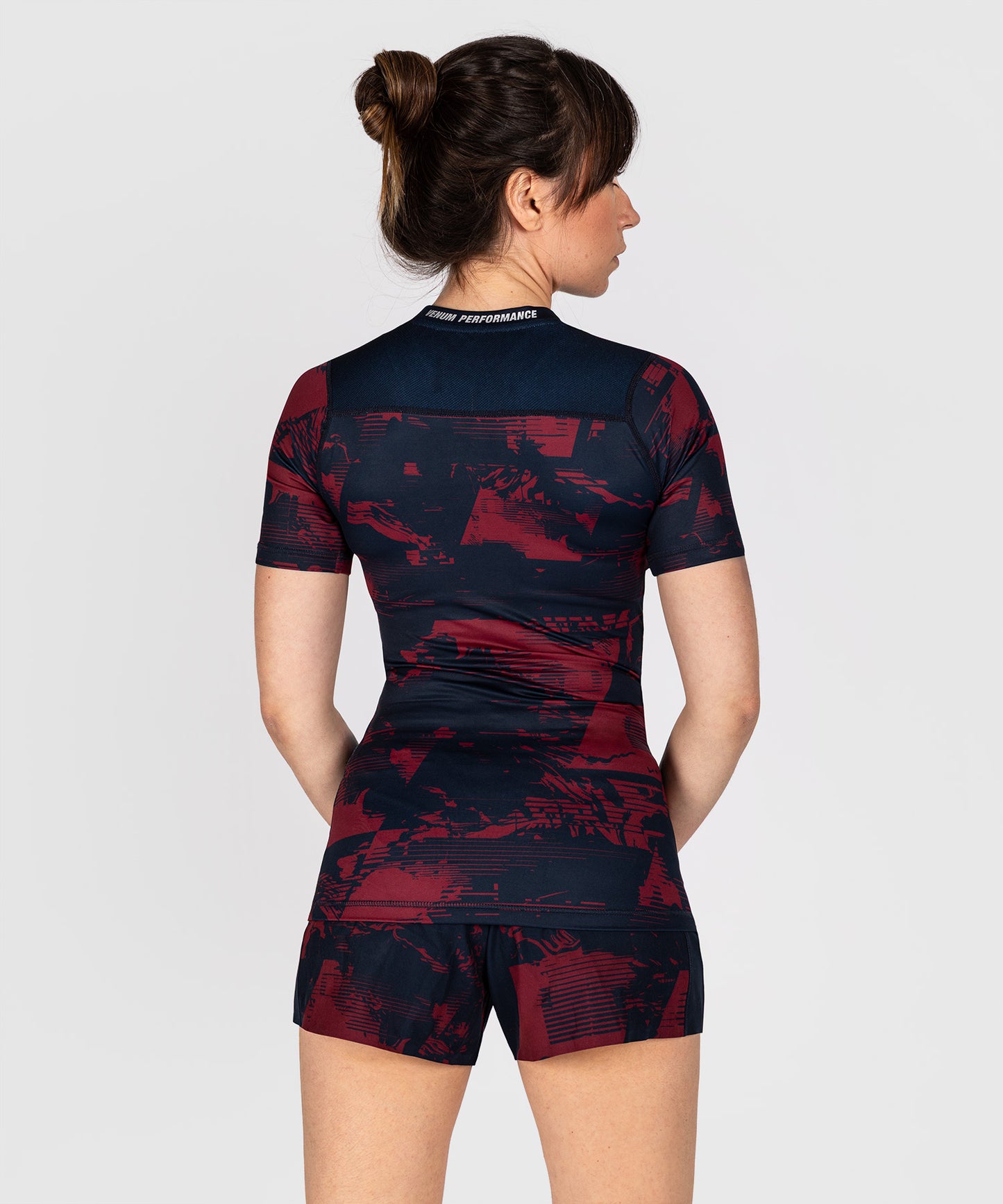 UFC Zenith by Venum Authentic Fight Week Performance Kurzarm Rashguard Damen - Marineblau/Burgunderrot/Silber