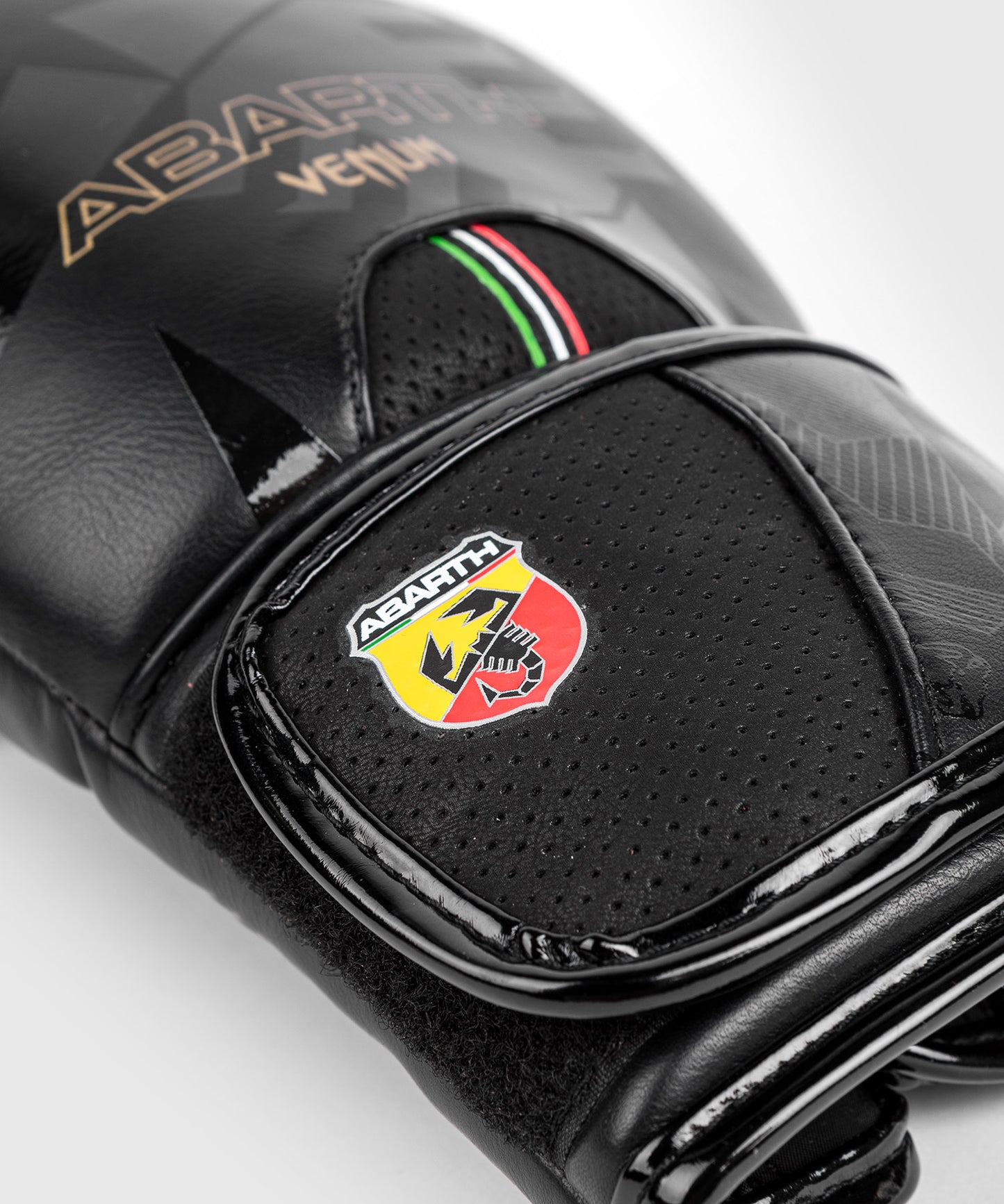 Venum Abarth #1 Boxhandschuhe - Schwarz/Gold