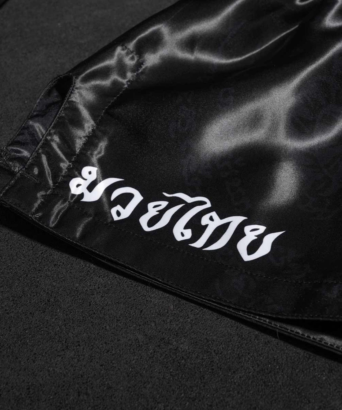 Short de Muay Thai Phantom Athletics Sak Yant - Noir