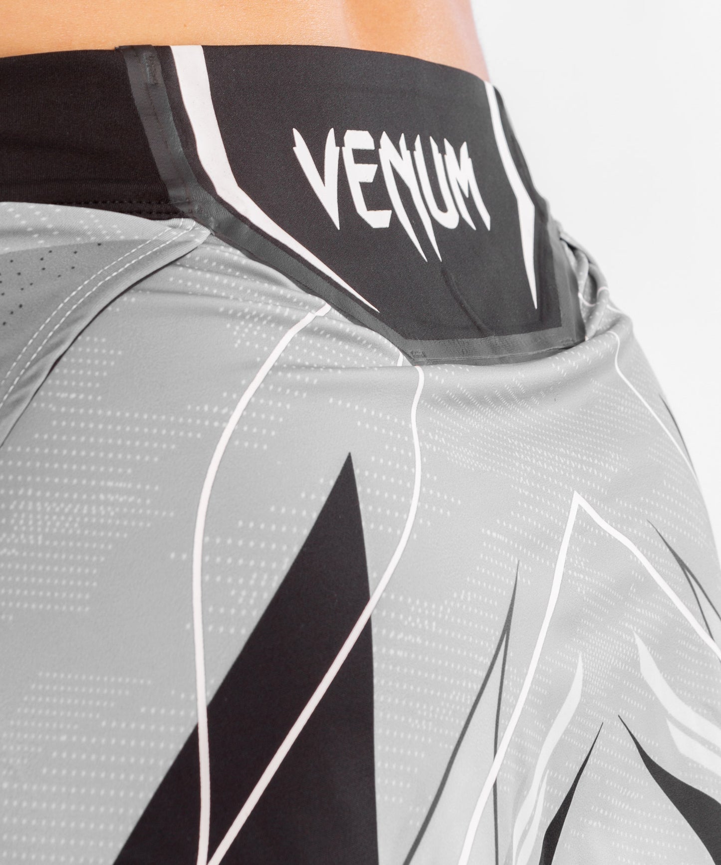 UFC Venum Authentic Fight Night Damen Skort - Weiß