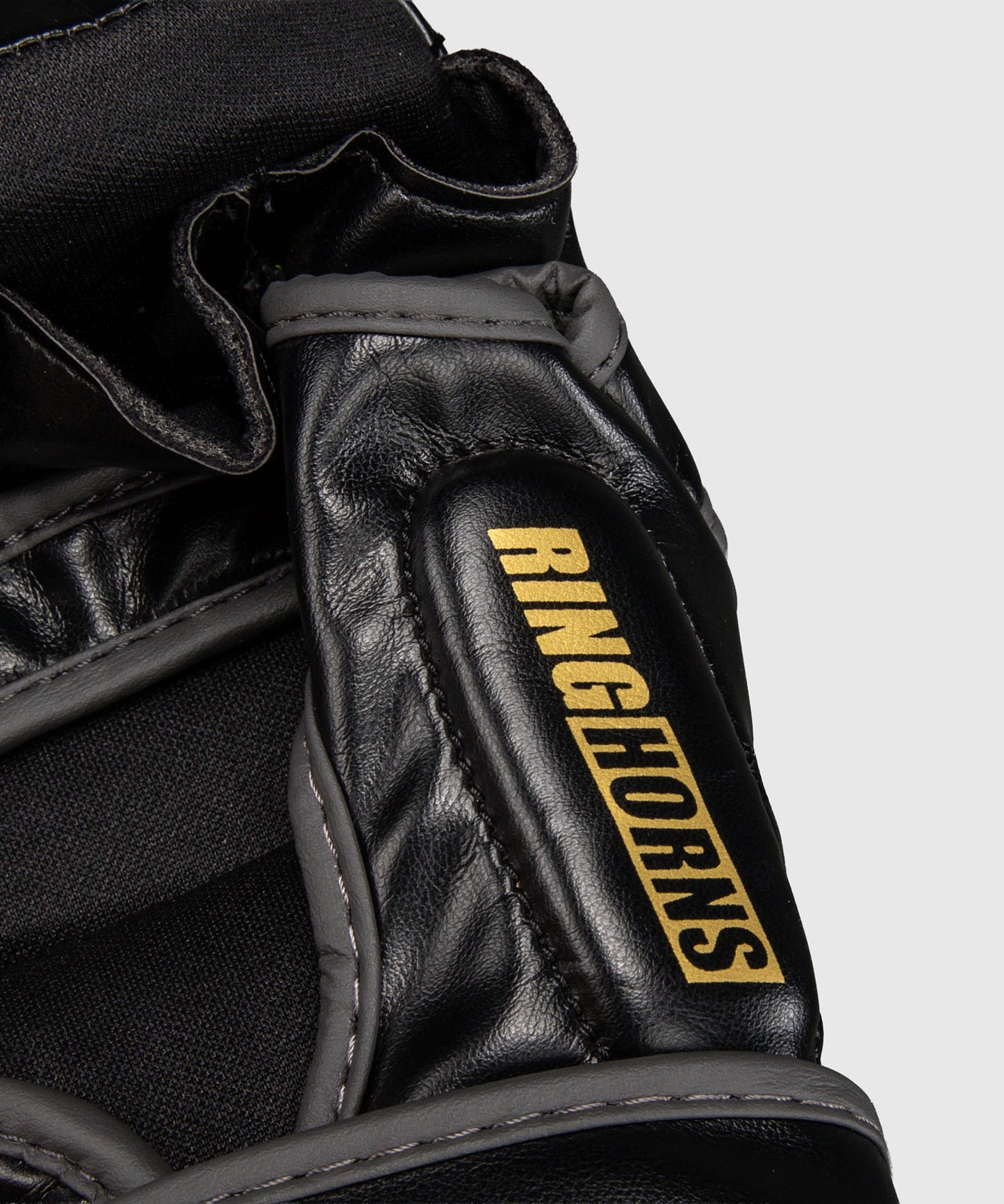 Venum Ringhorns Charger Guantoni da Sparring MMA - Nero/Oro