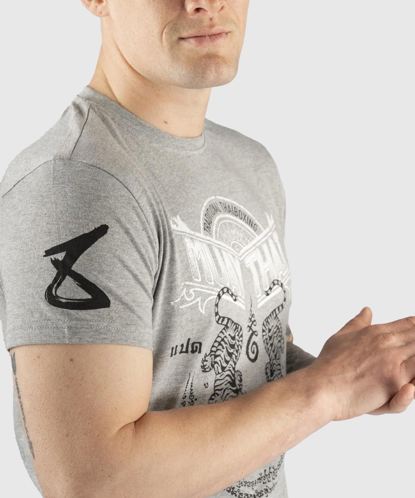 T-shirt 8 Weapons Sak Yant Tigers - Gris