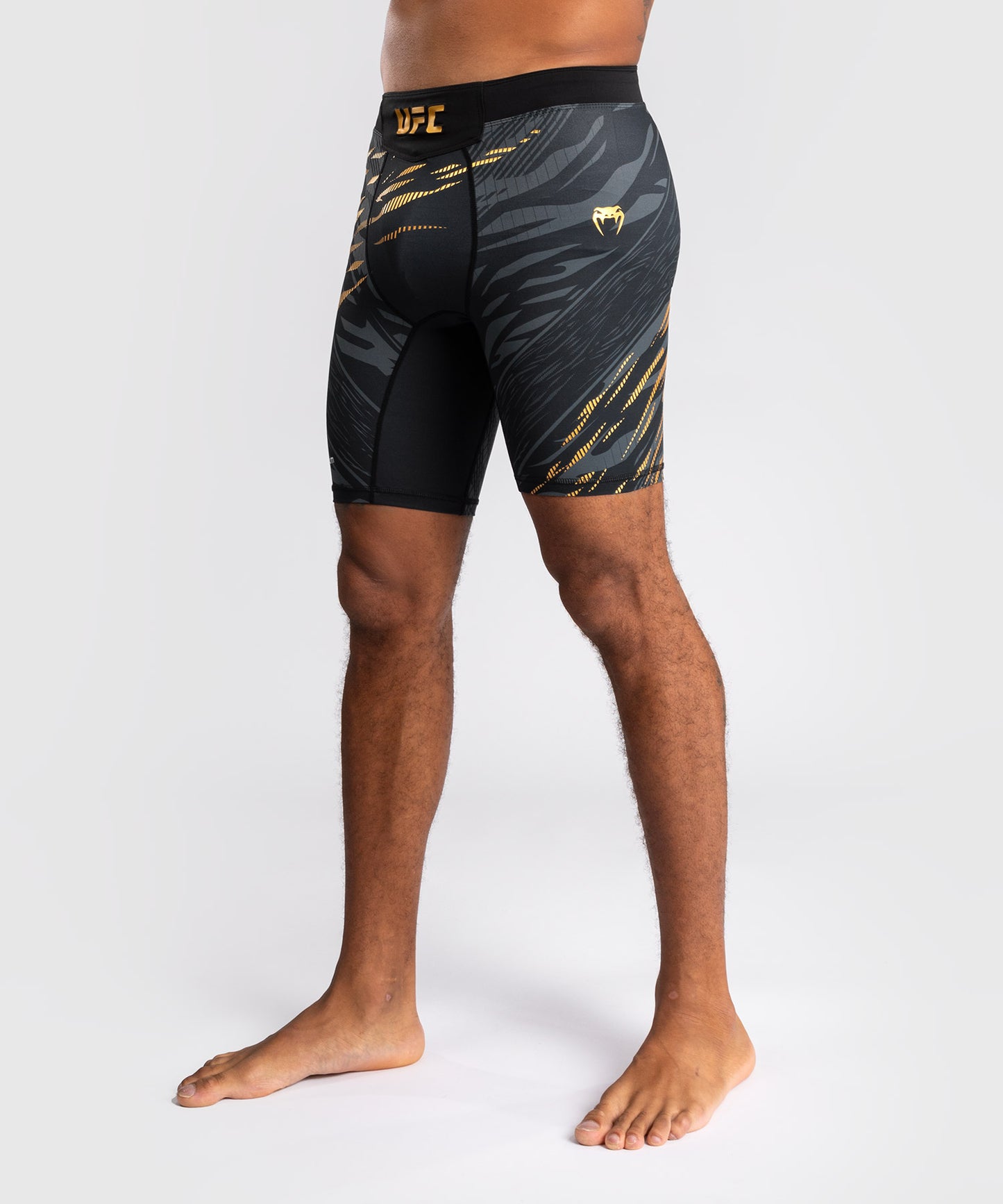 UFC Fusion by Venum Authentic Fight Night Vale Tudo Shorts para Hombre - Champion
