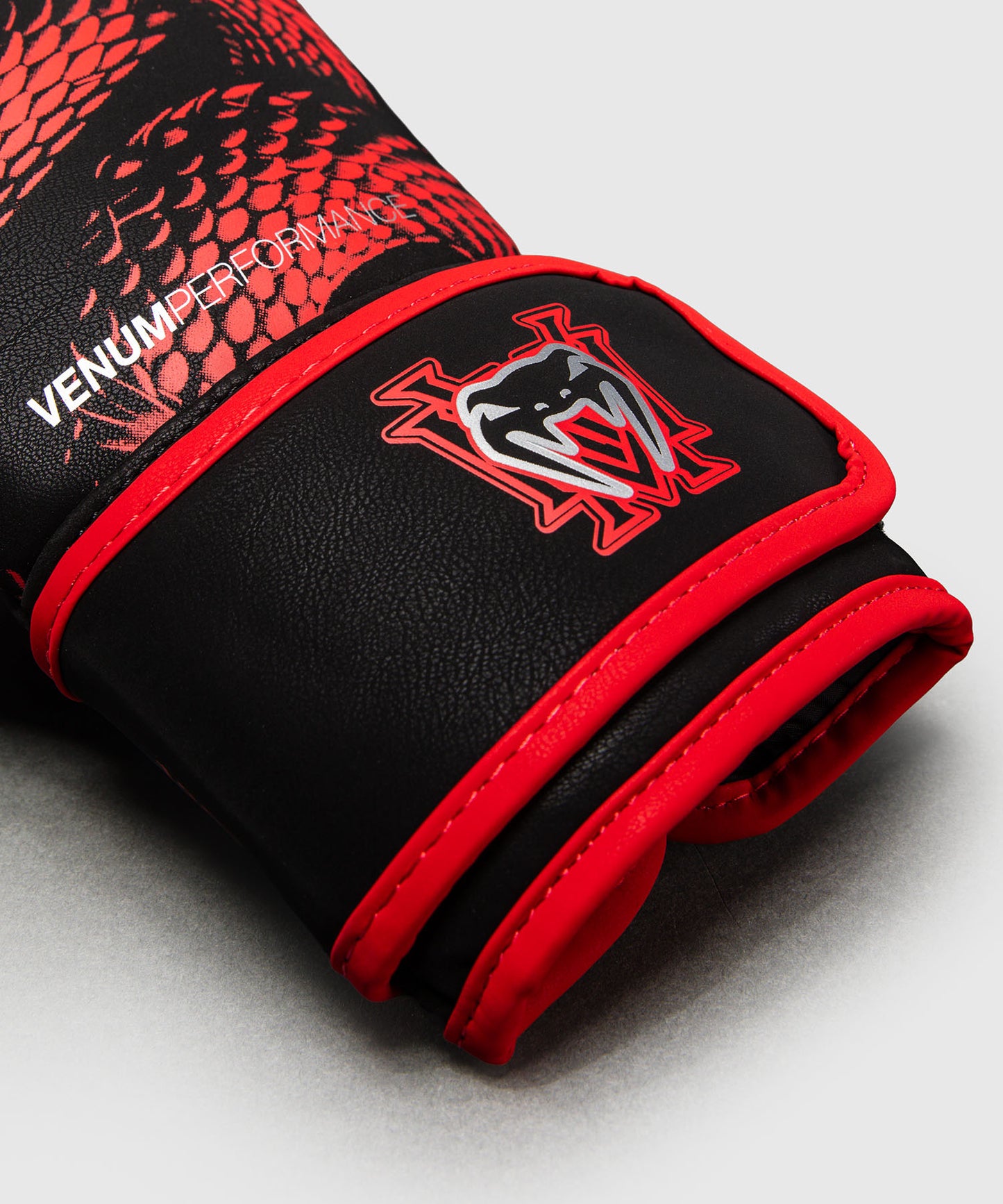 Gants de Boxe Venum Matupa - Noir/Rouge/Argent