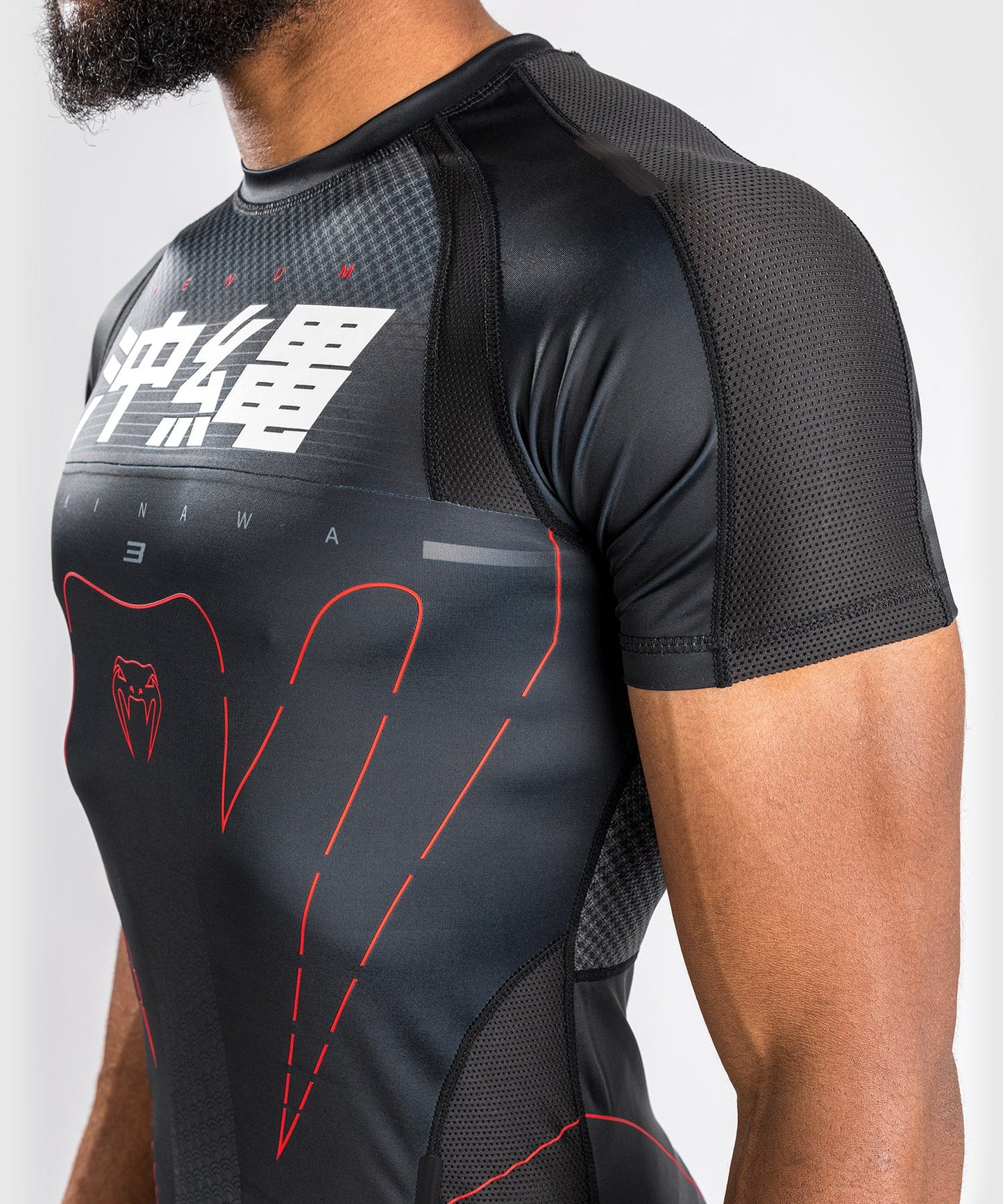 Rashguard Venum Okinawa 3.0 - Manches Courtes- Noir/Rouge