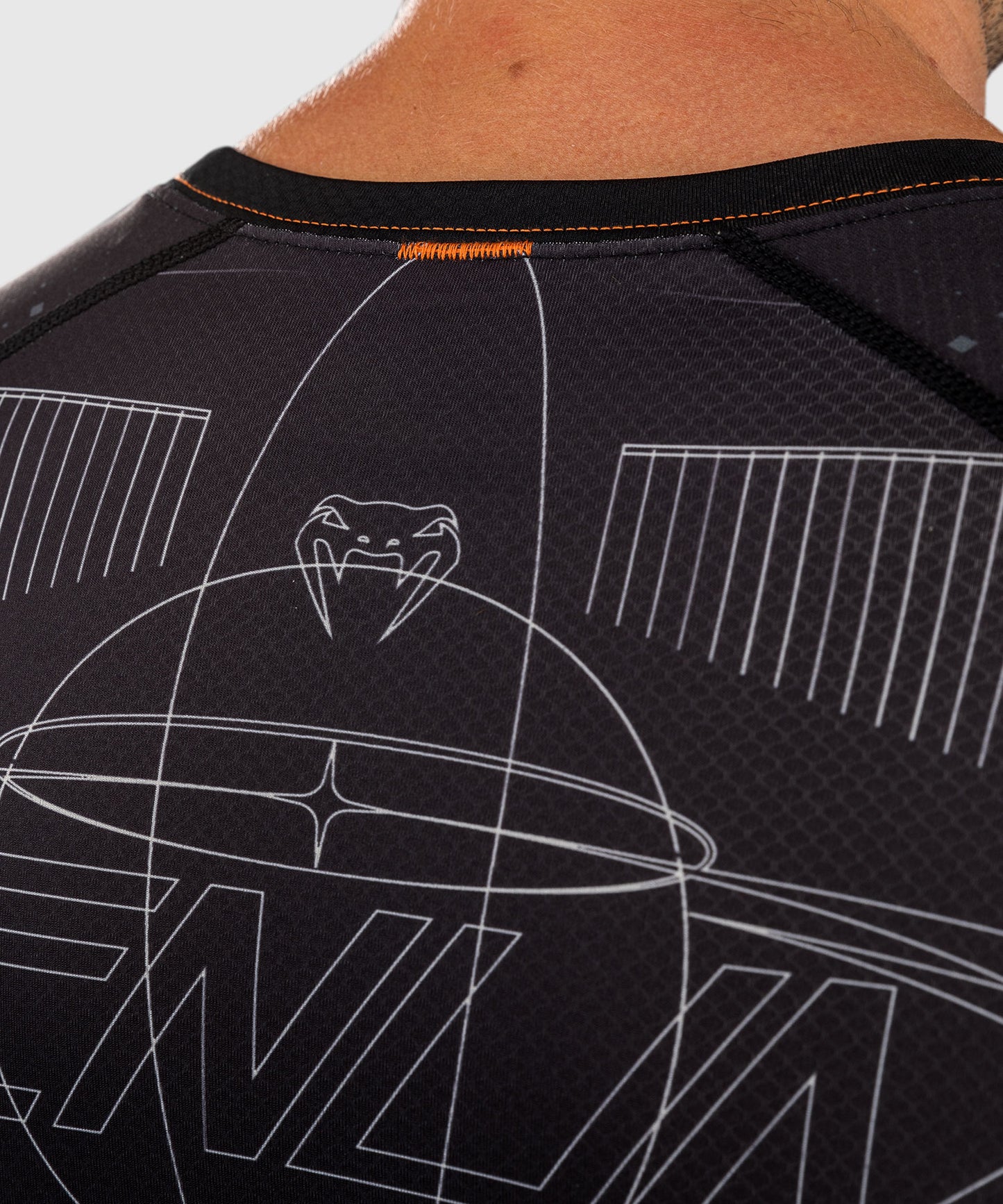 Venum Eclipse Rashguard a manica lunga – Nero/Avorio