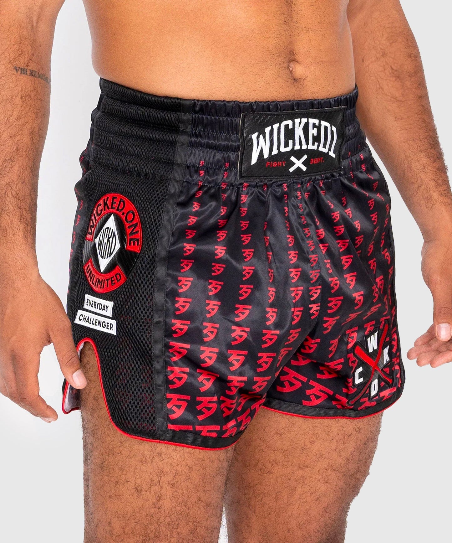 Wicked One Infinit Muay Thai Shorts - Schwarz/Rot