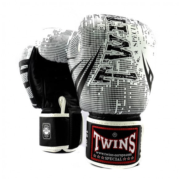 Twins Fantasy Boxing Gloves - Grey/Black