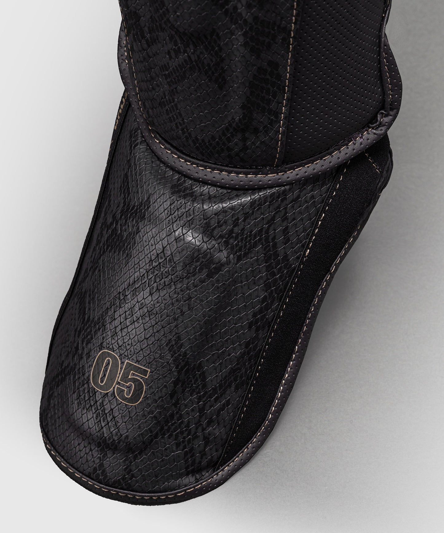 Protège-tibias Venum Impact Evo Scales – Gris Foncé