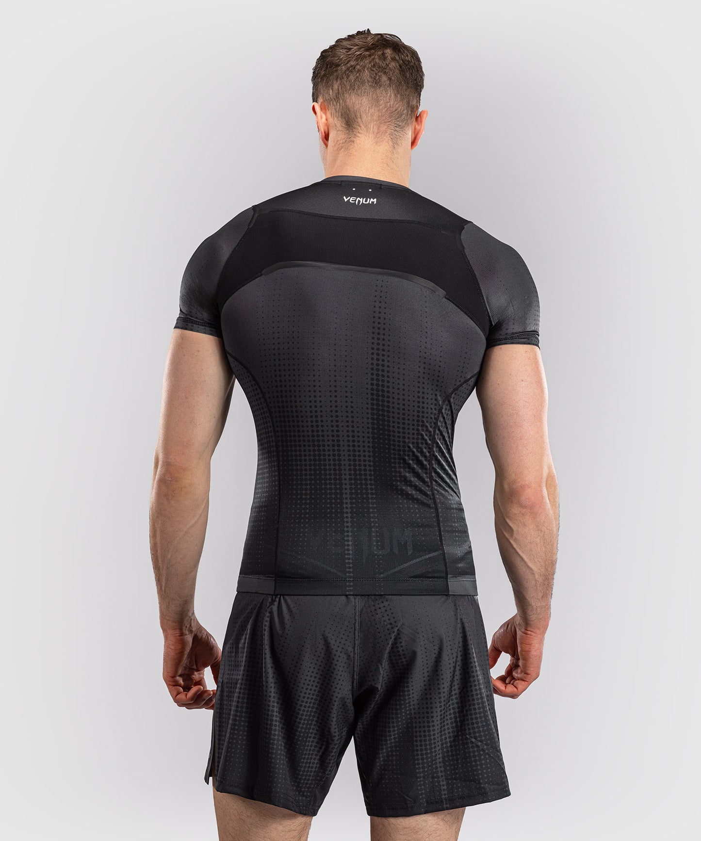 Venum Stealth Rashguard a Maniche Corte – Nero/Bianco